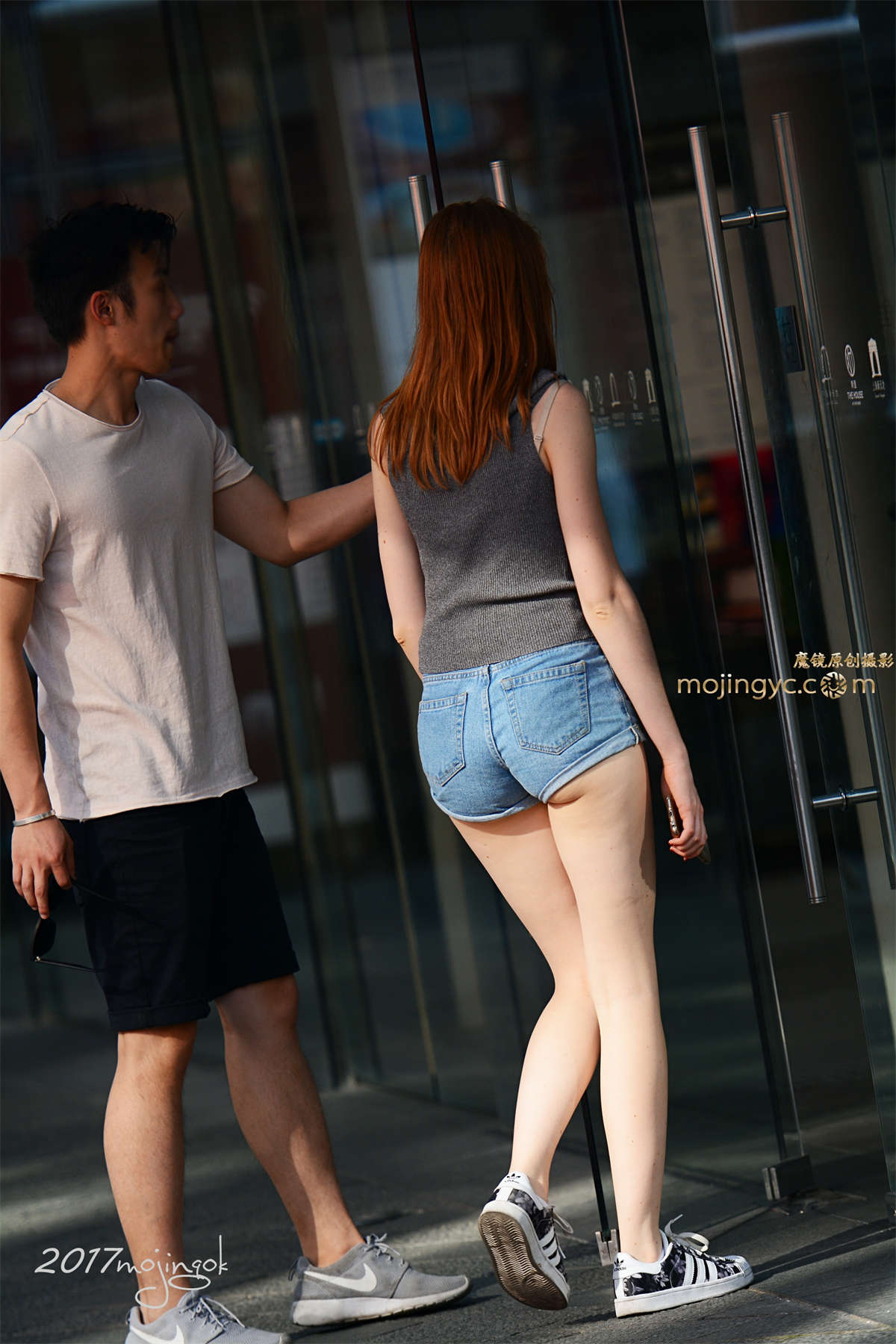 图片[2]-咔喳赛23 俄妞牛仔热裤-日更街拍