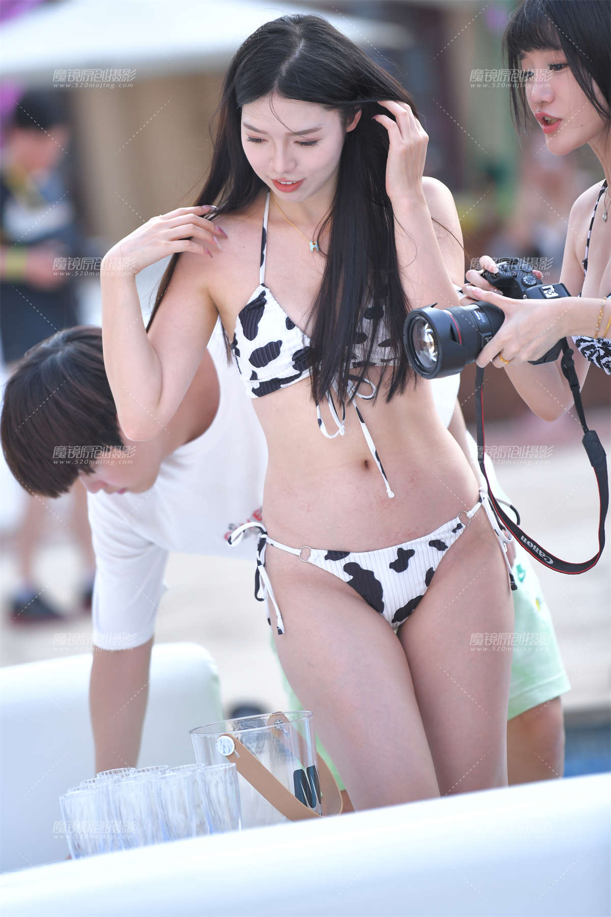 背面很丰满-日更街拍