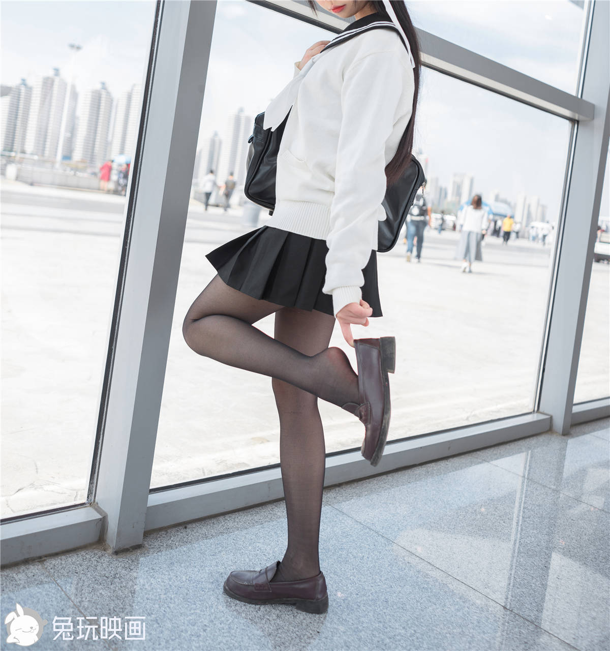 知名Coser-雪琪SAMA No.29 漫展上的小姐姐-日更街拍