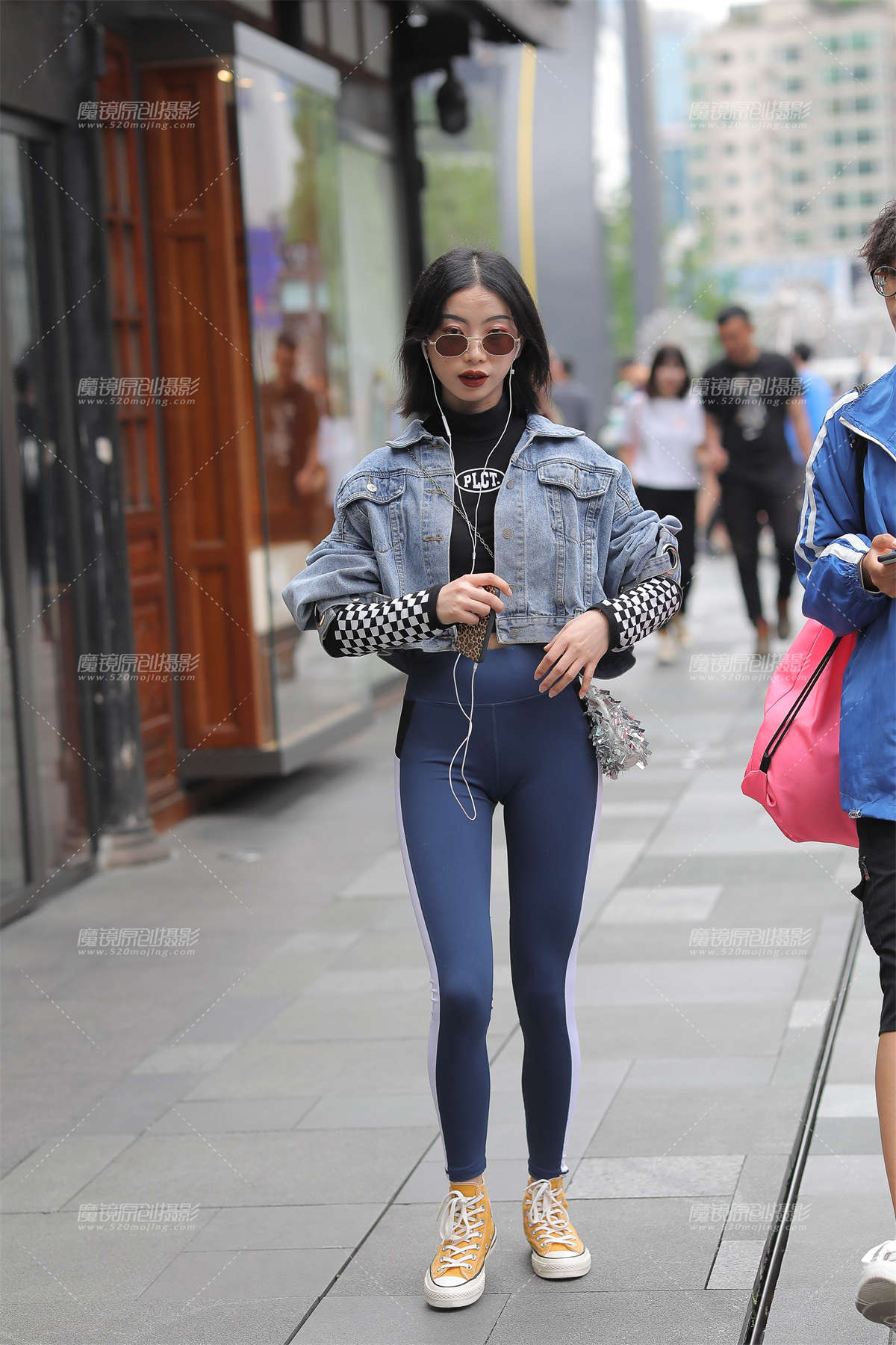 紧身裤的线条美-日更街拍