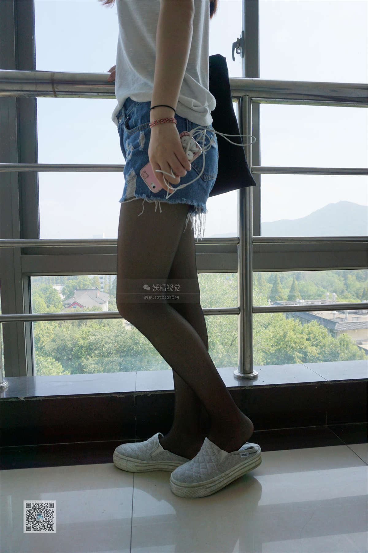 妖精视觉 NO.051 梦梦 晒太阳的灰丝-日更街拍