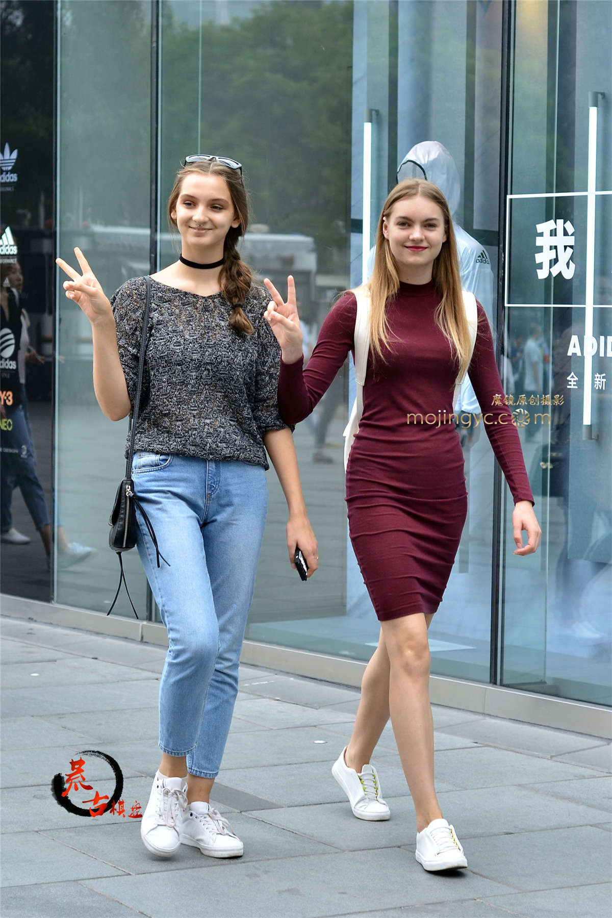 10-18 一对洋妞-日更街拍
