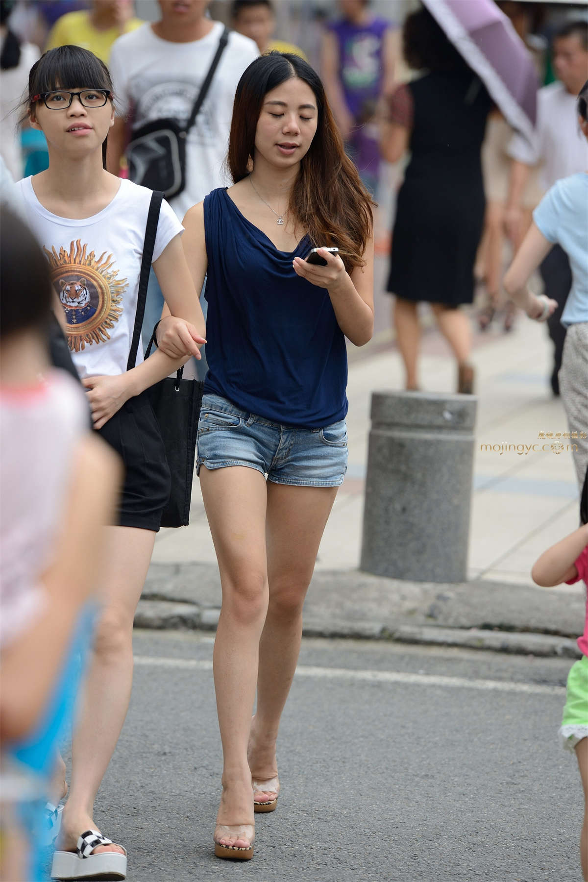 热裤，裸腿，高跟凉拖-日更街拍