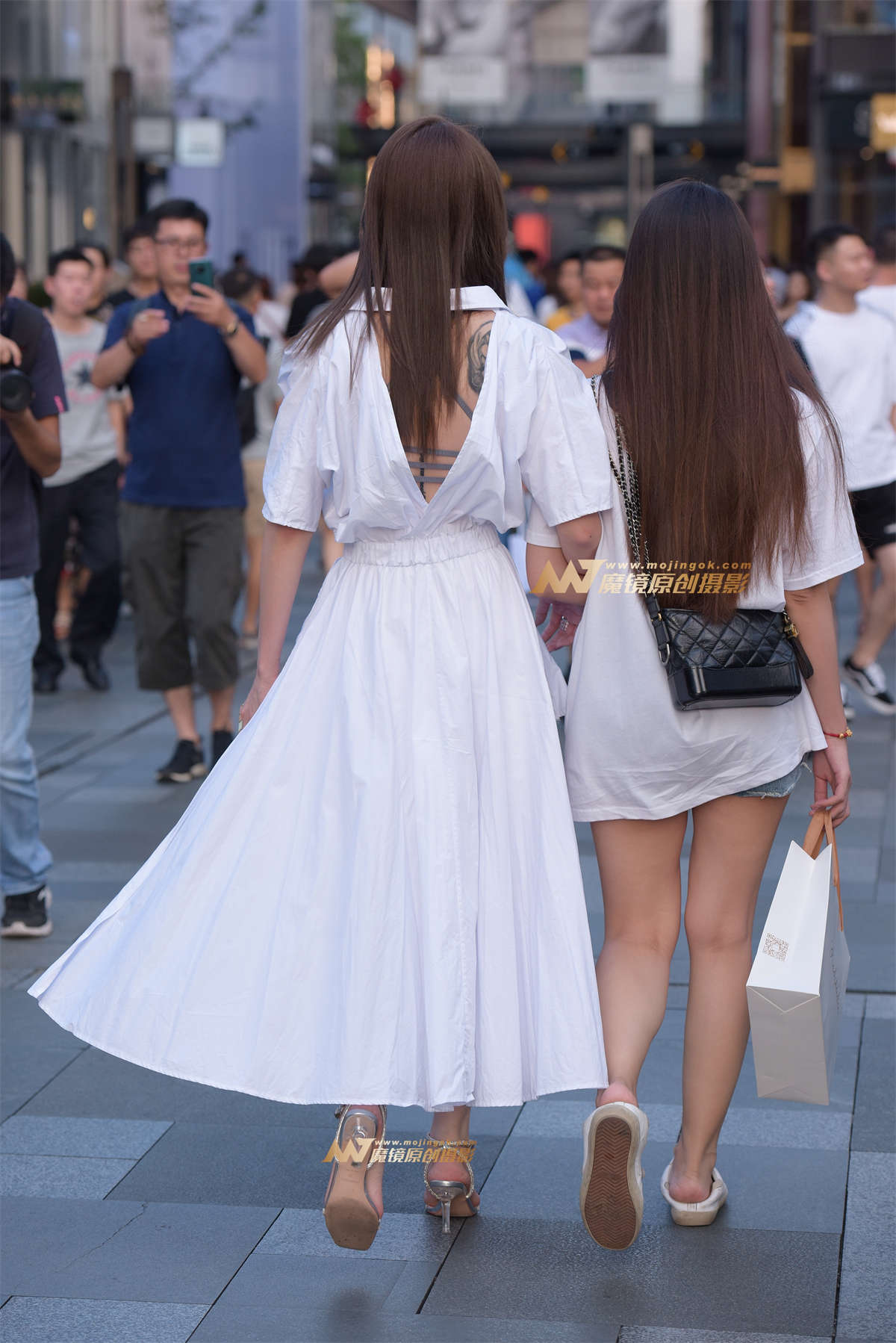 图片[2]-高跟长裙美女-日更街拍