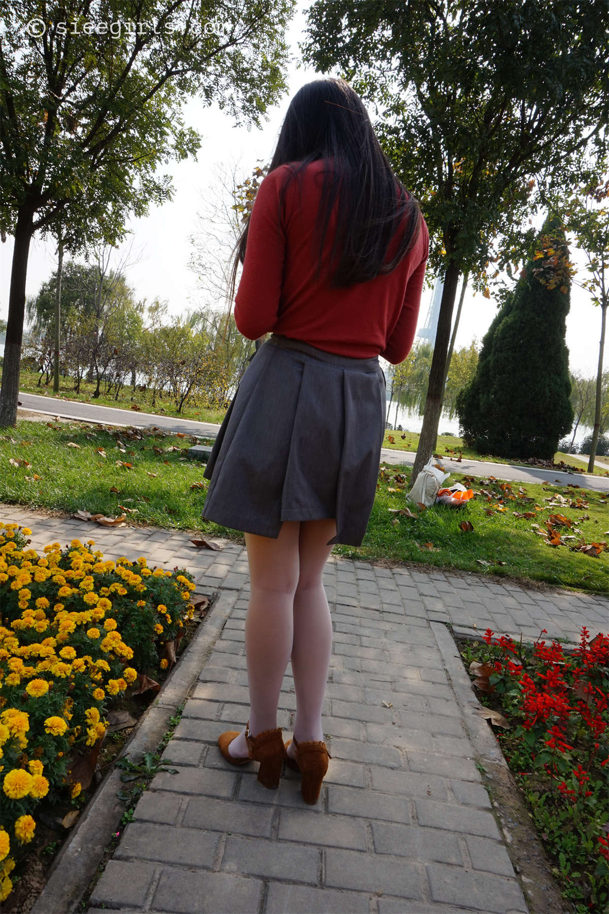 图片[2]-SIEE丝意新刊 NO.012 鱼鱼 繁花-日更街拍