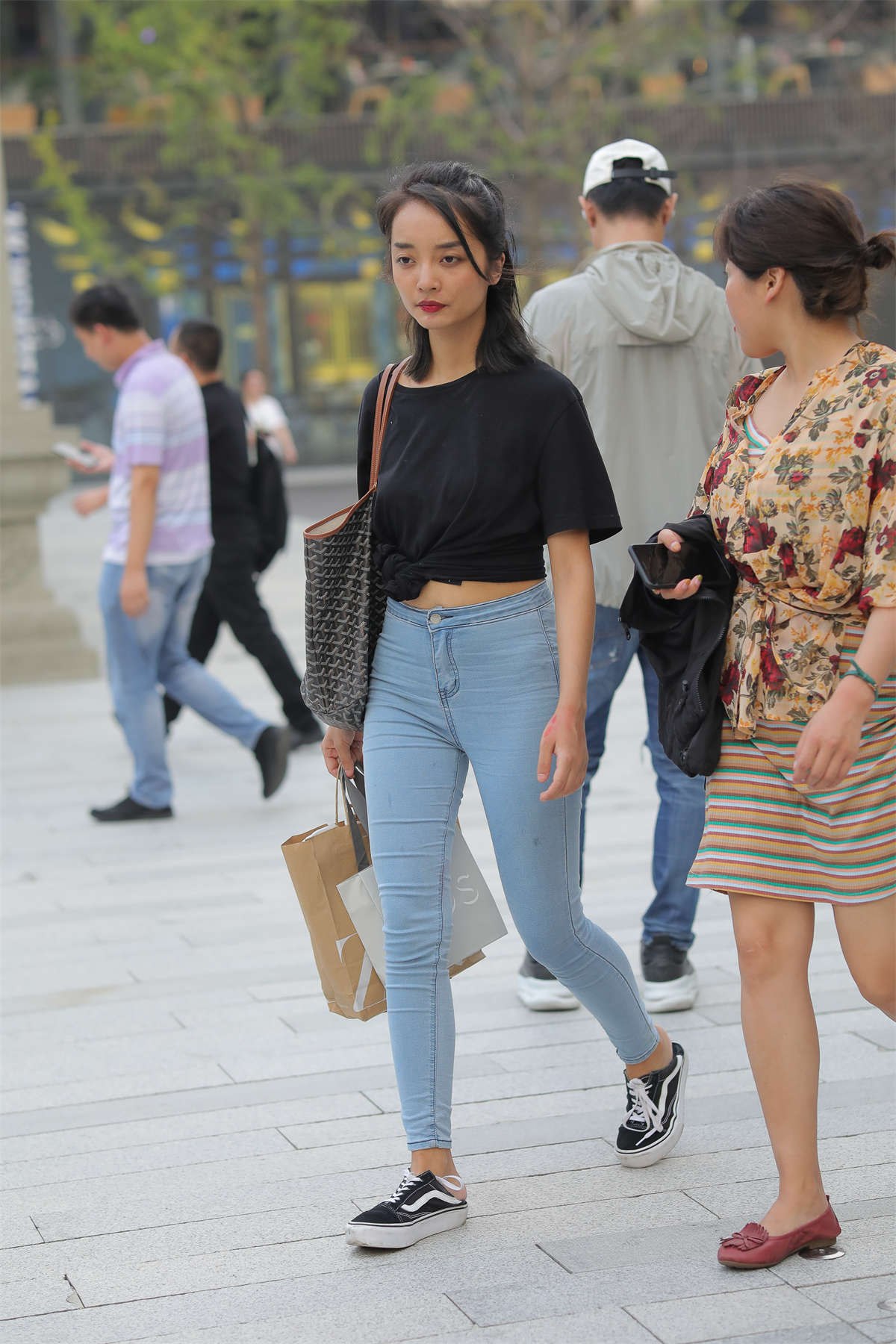 紧身牛仔裤-日更街拍