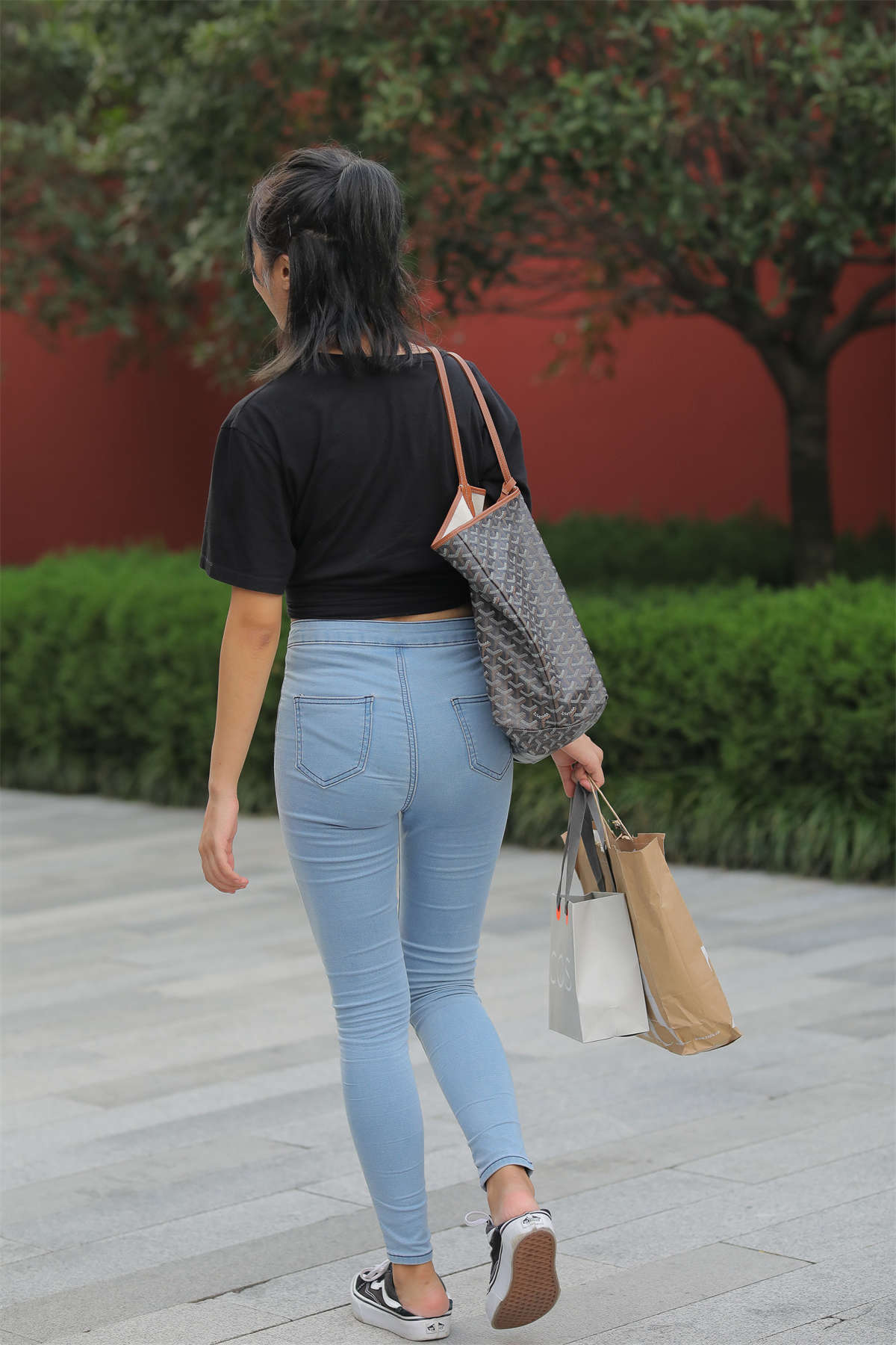 图片[2]-紧身牛仔裤-日更街拍