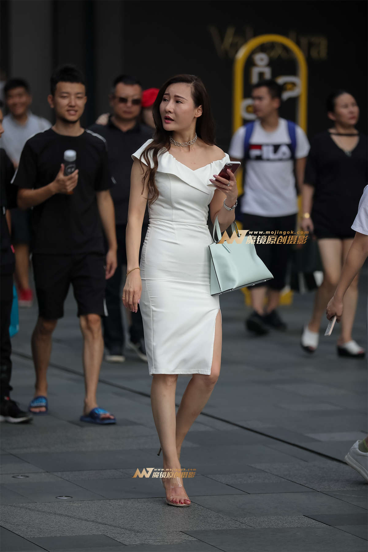 【凯恩赛帖】白色紧身包臀性感少妇-日更街拍