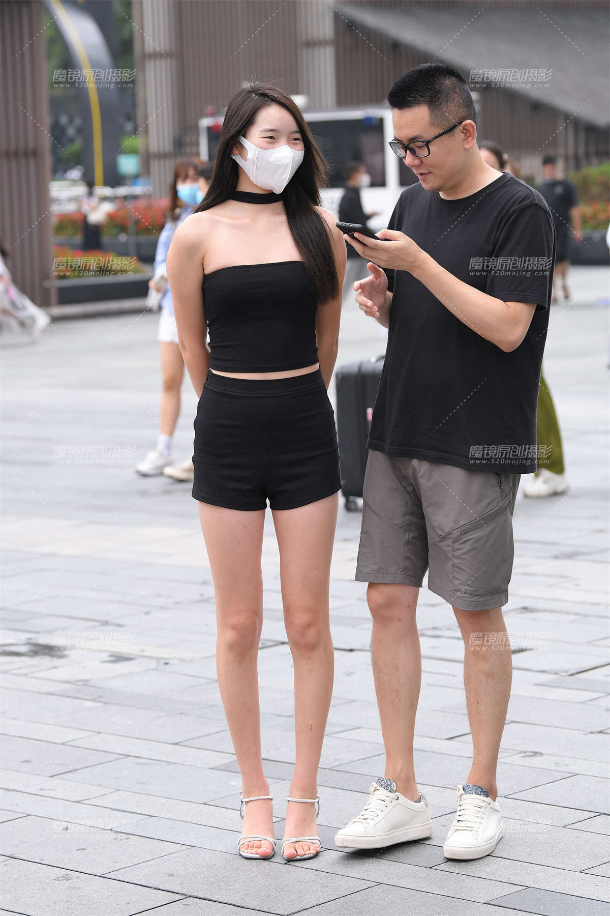 单眼皮的热裤长腿女友-日更街拍