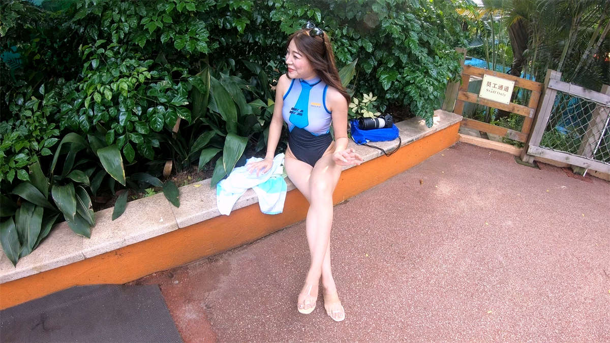图片[2]-性感的比基尼泳装美女模拍-日更街拍