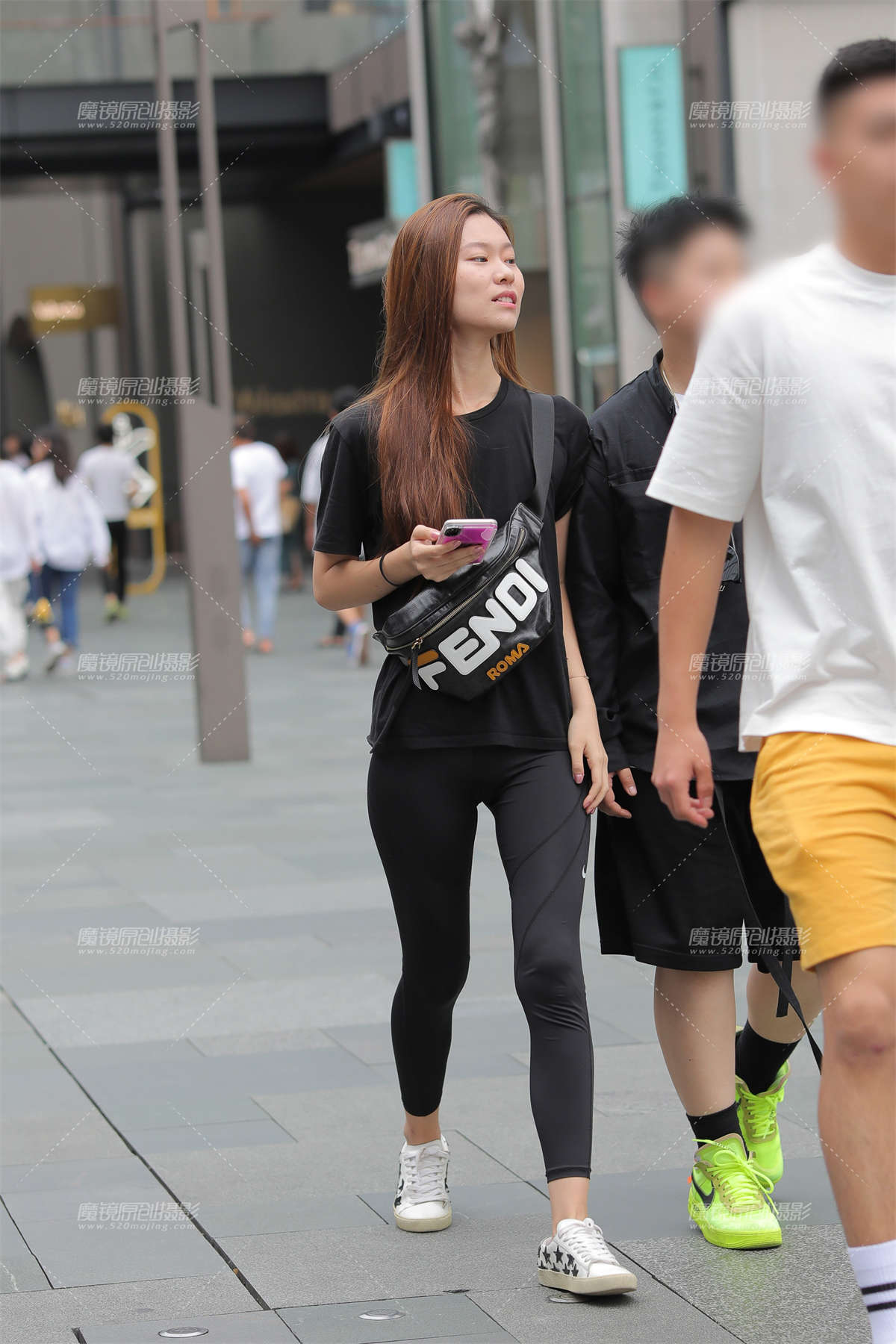 【凯恩赛贴】紧身裤小妹-日更街拍