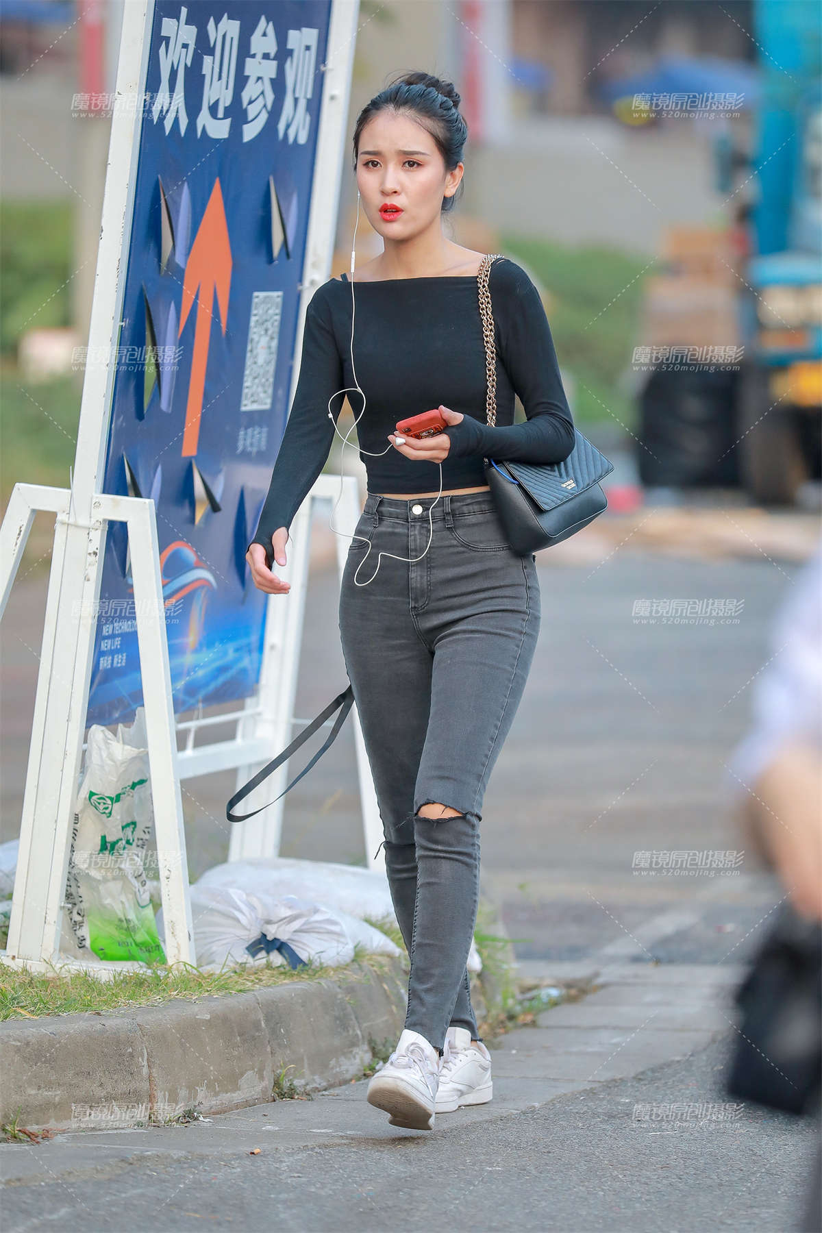 紧身裤漂亮小妹-日更街拍