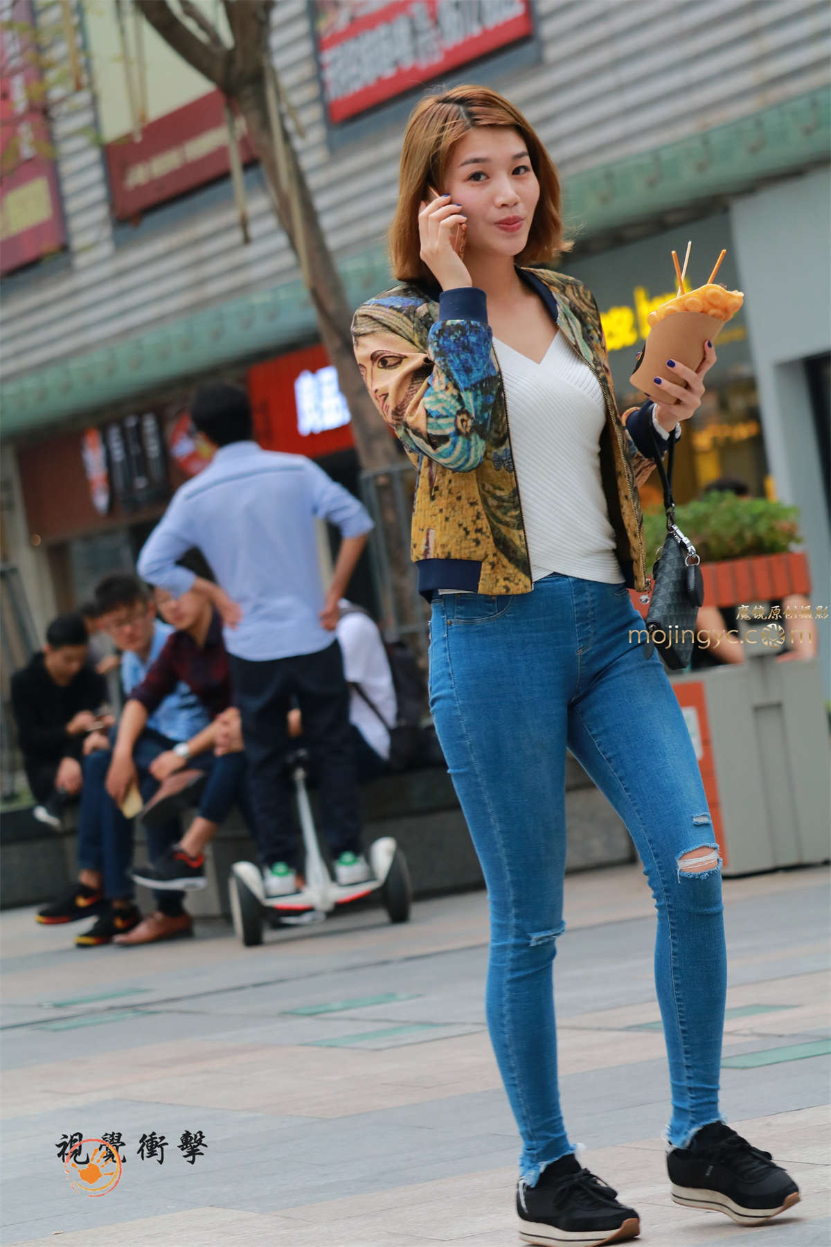 黄头发 深蓝色紧牛仔裤 【14p-日更街拍
