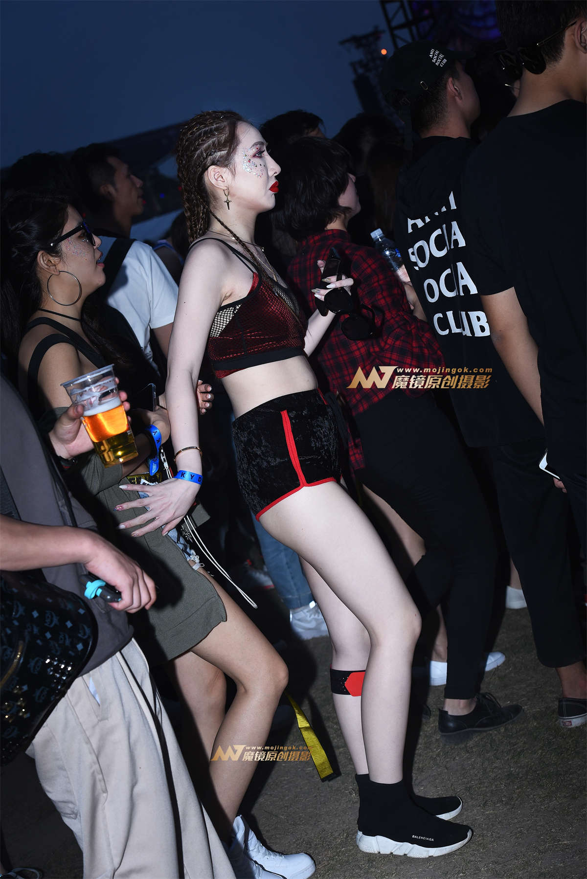 【咔喳赛贴】从唇色到服装搭配很棒-日更街拍