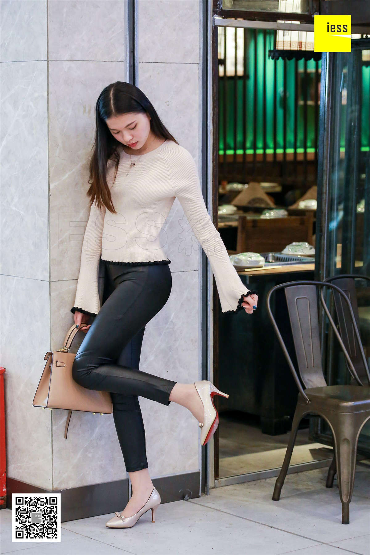 图片[2]-IESS异思趣向 丝享家176期：七七演绎皮裤肉丝七七-日更街拍
