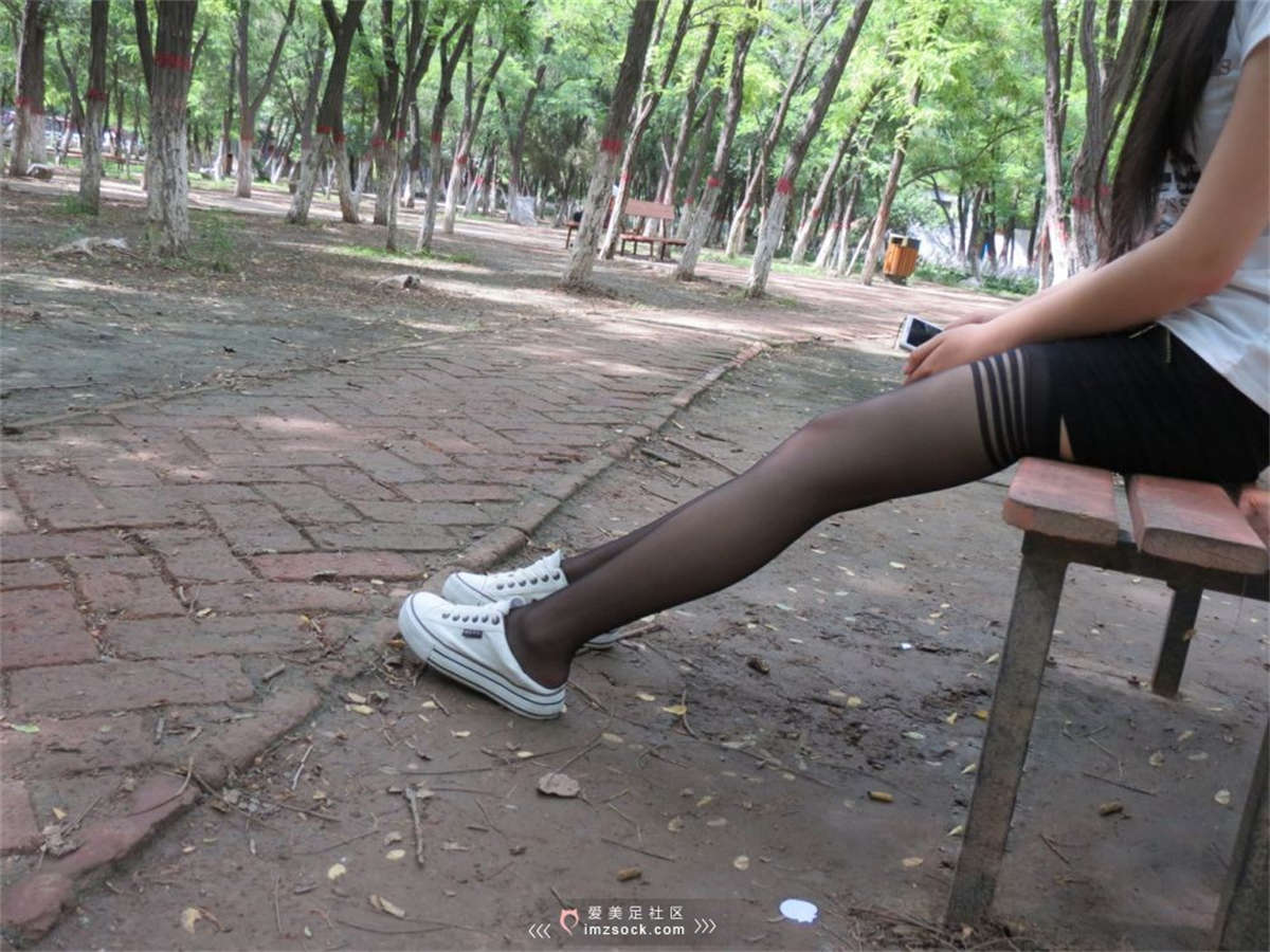 MZSOCK-2018 No.20 身材匀称清纯黑丝_棉袜美女帆布鞋【第一季】-日更街拍