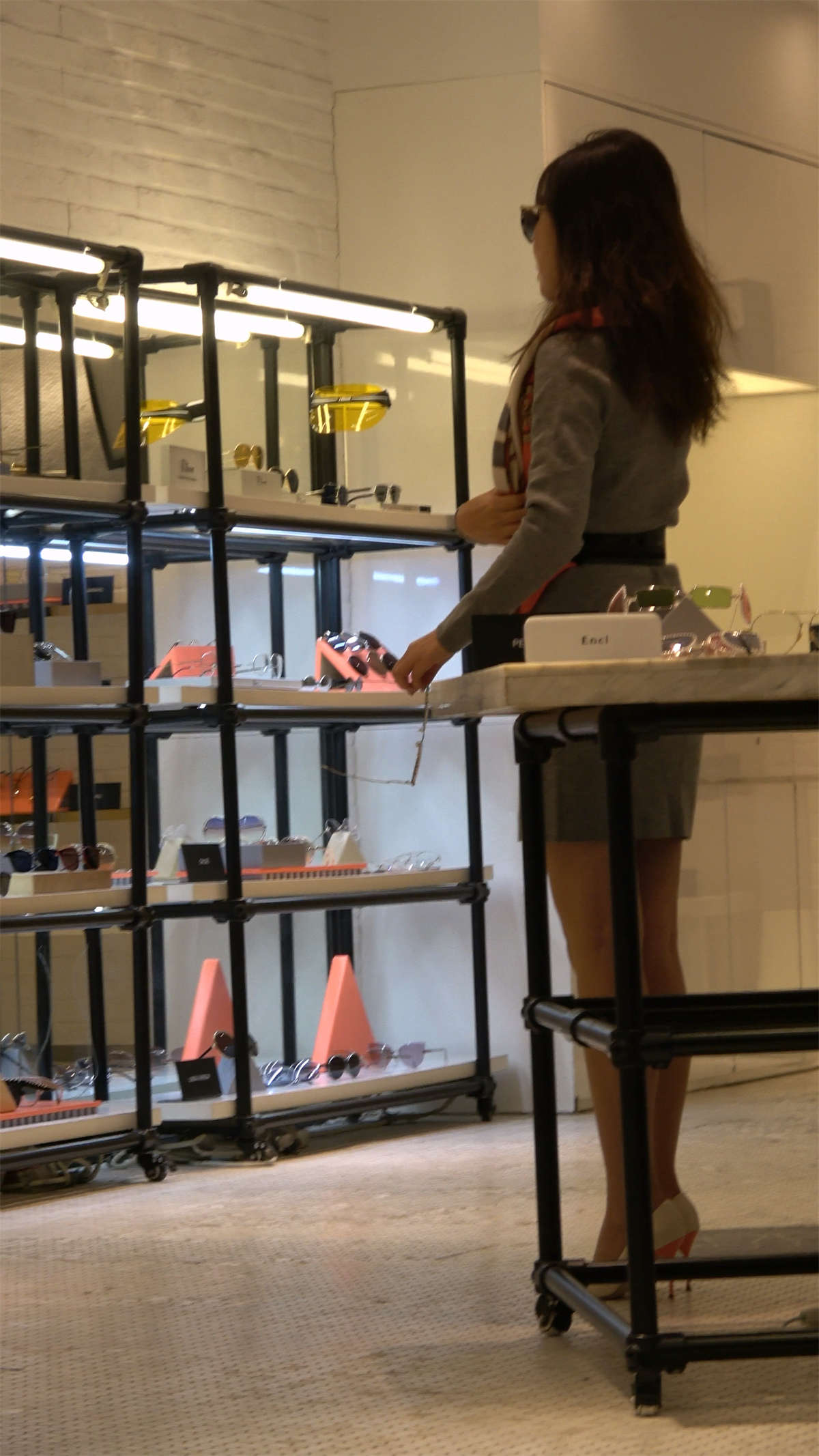 图片[2]-气质高贵优雅街拍美足高跟美女-日更街拍