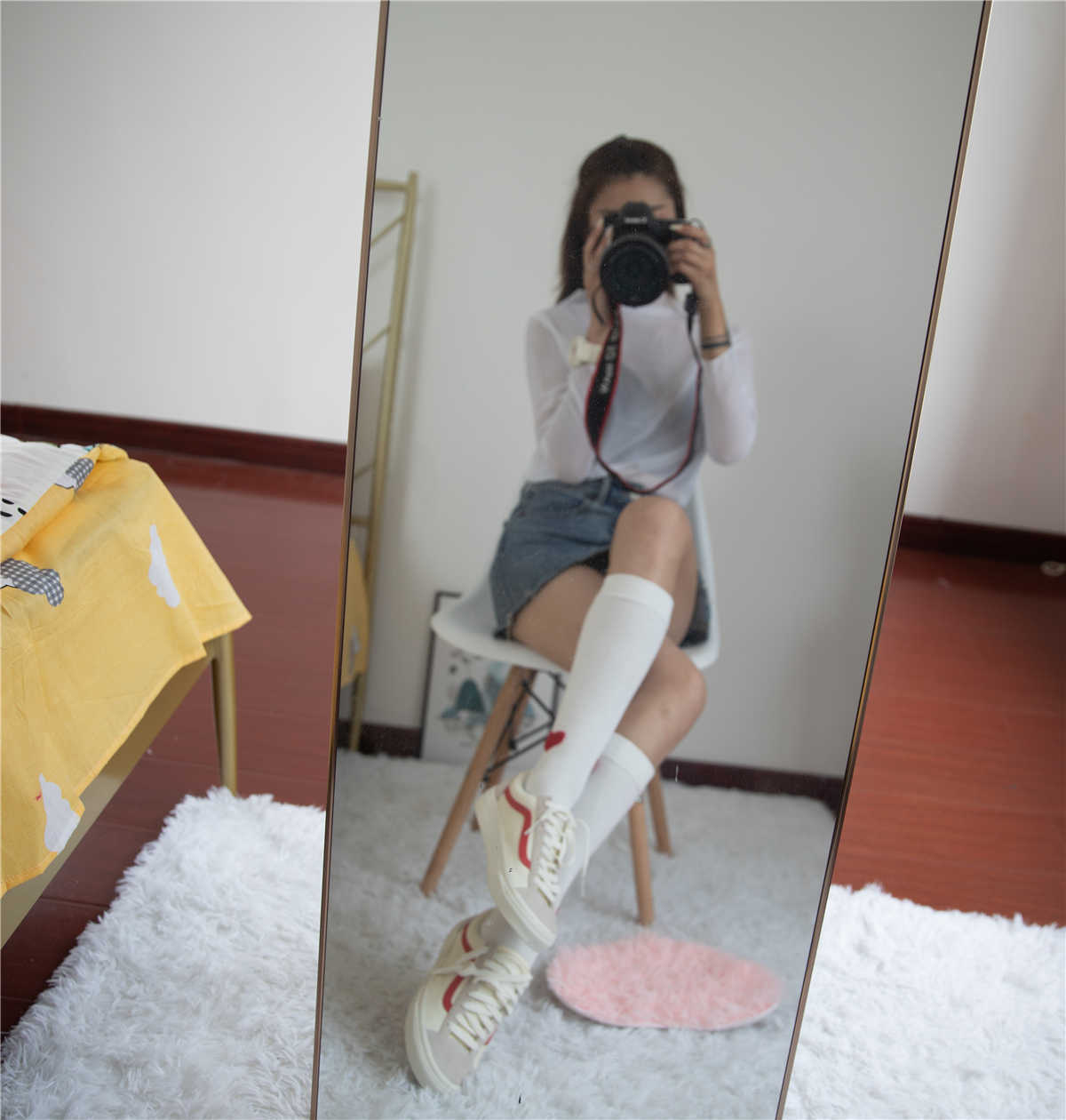 物恋传媒486期：言言-梦时雨花开-日更街拍