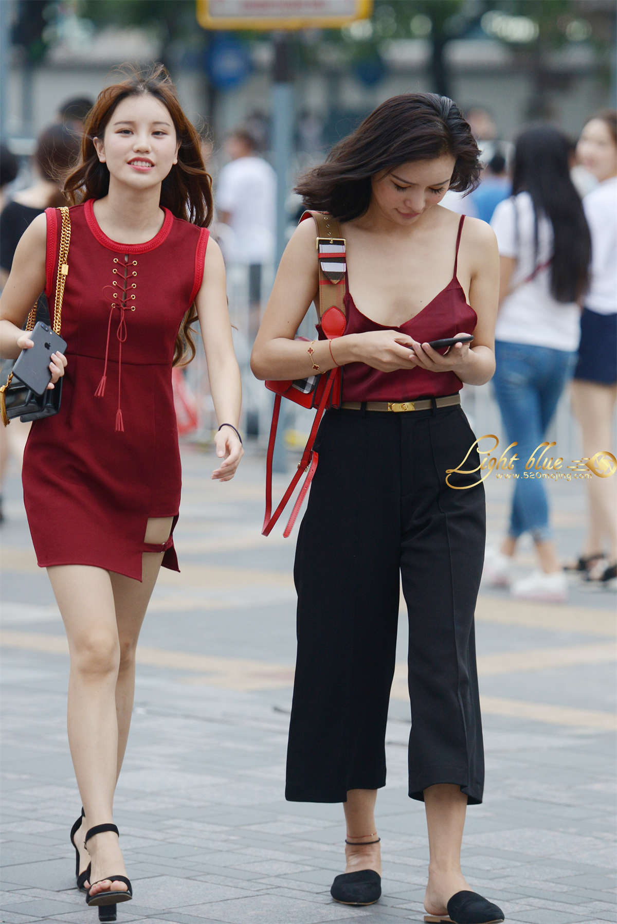 真空穿吊带？？有点像肚兜-日更街拍