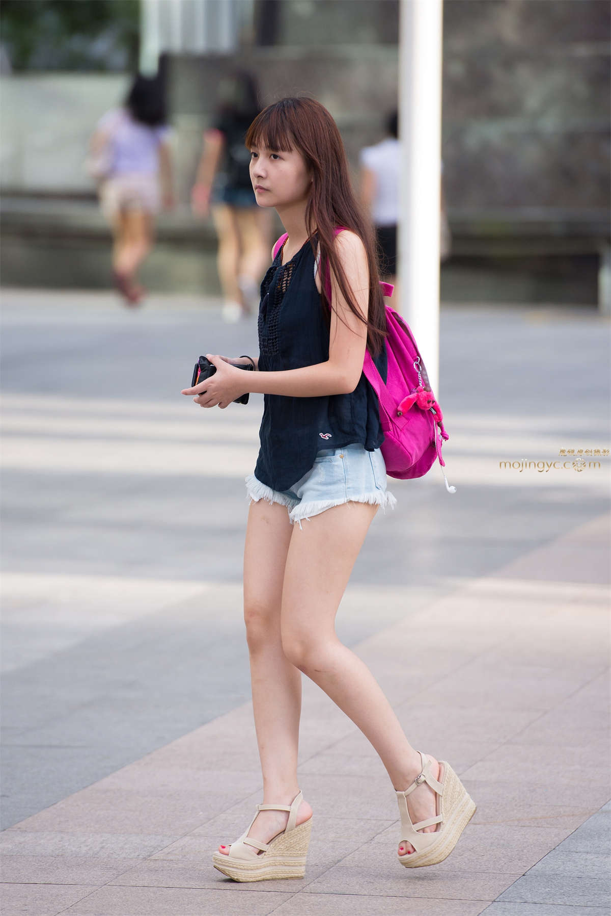 图片[2]-热裤，裸腿，厚底凉鞋-日更街拍
