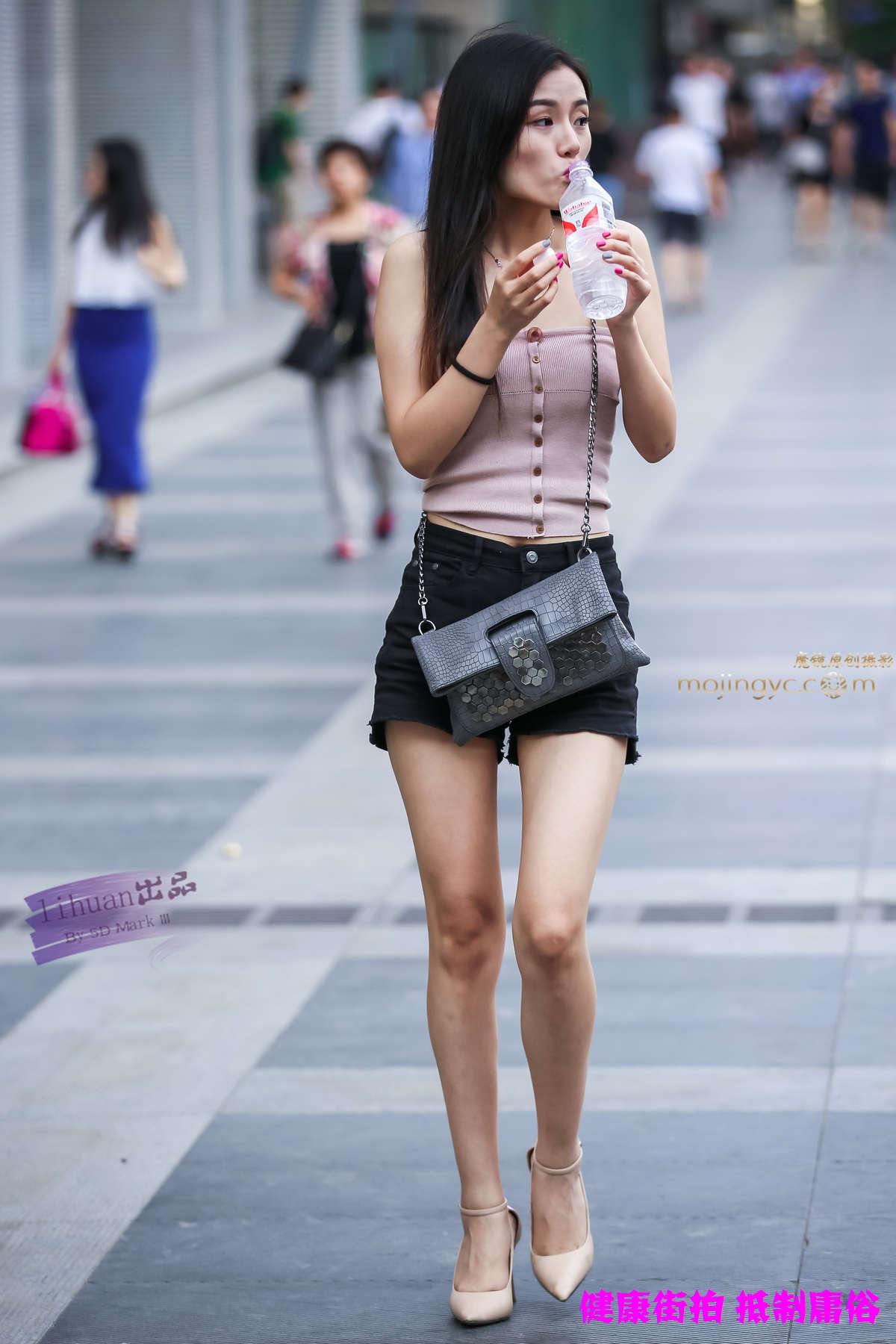 李欢原创-短裤，美腿（9P）-日更街拍