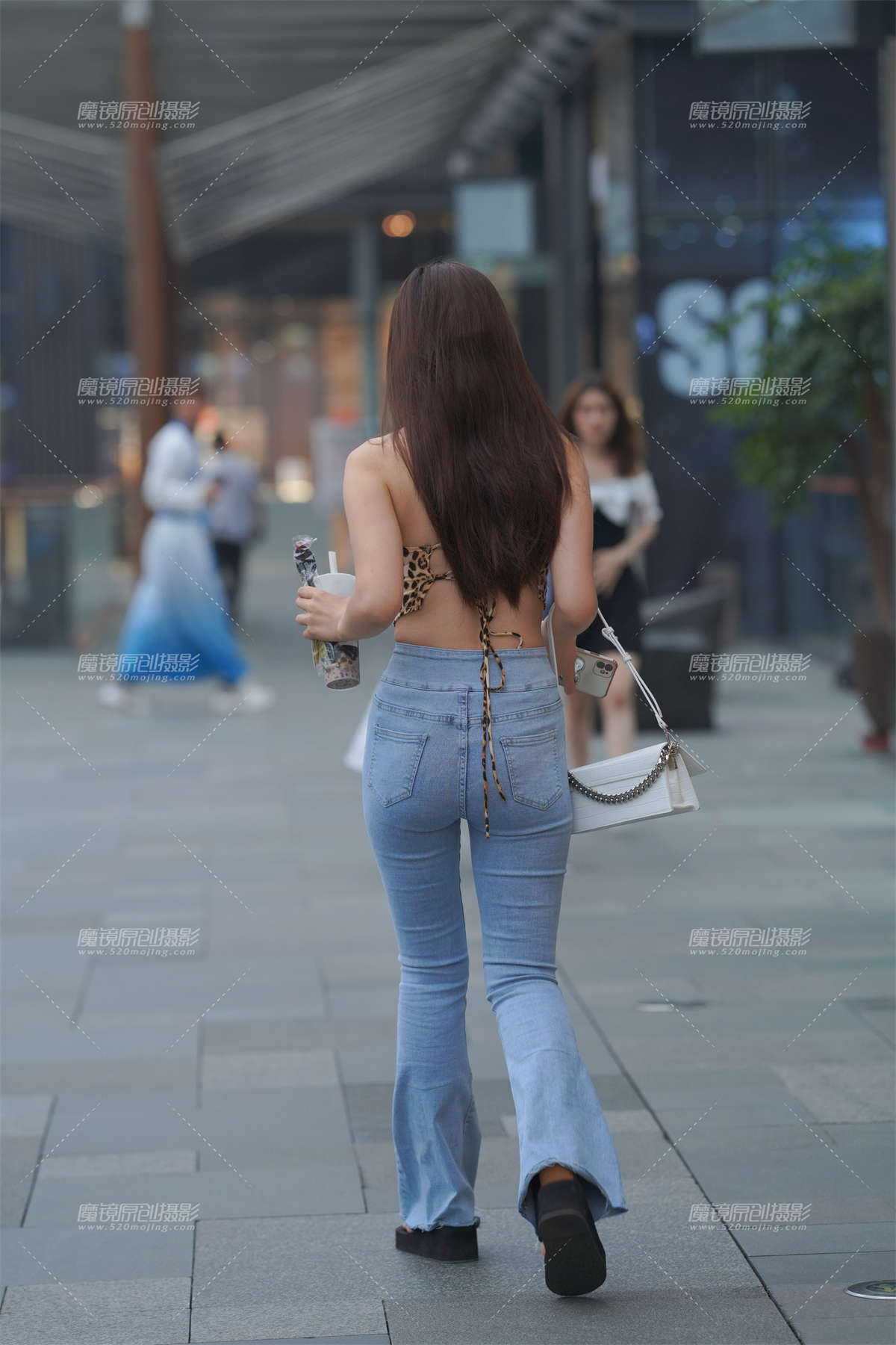 图片[2]-紧牛美眉-日更街拍