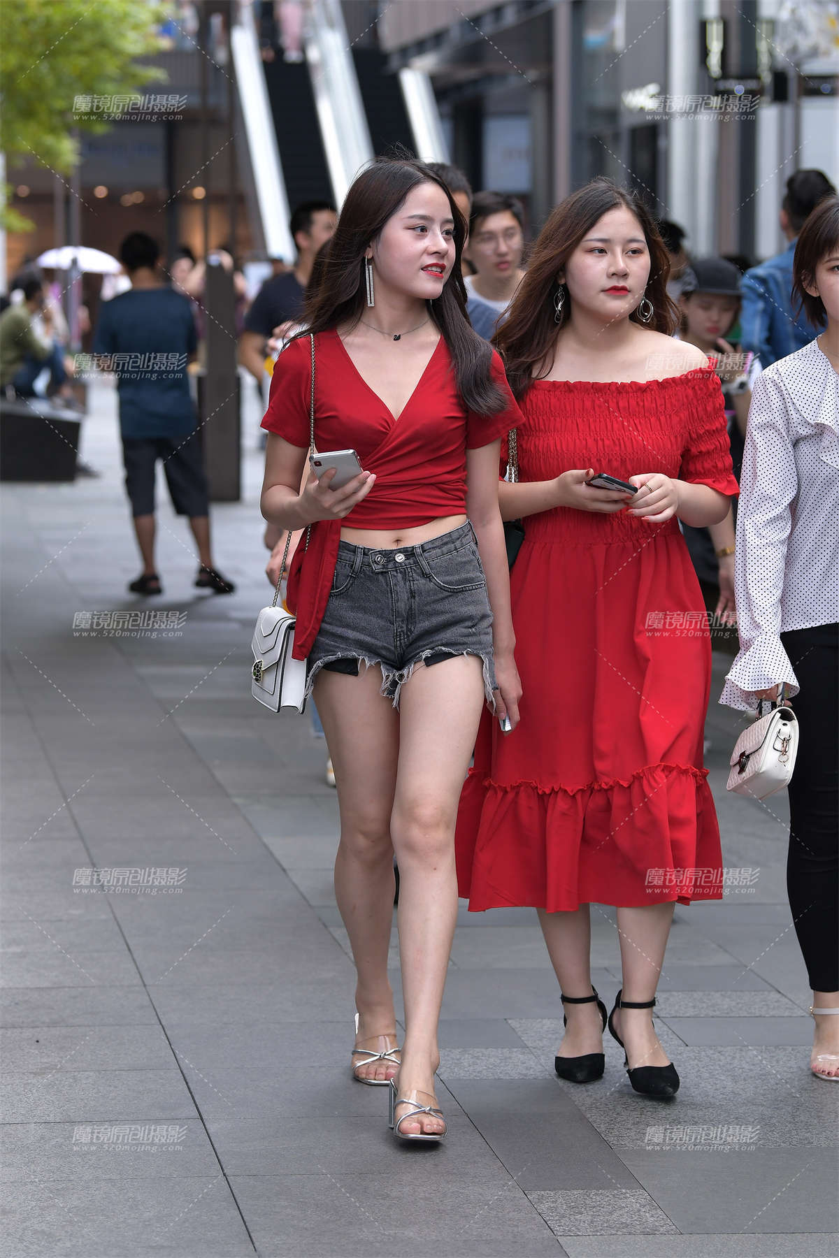 热裤美腿好闺蜜-日更街拍