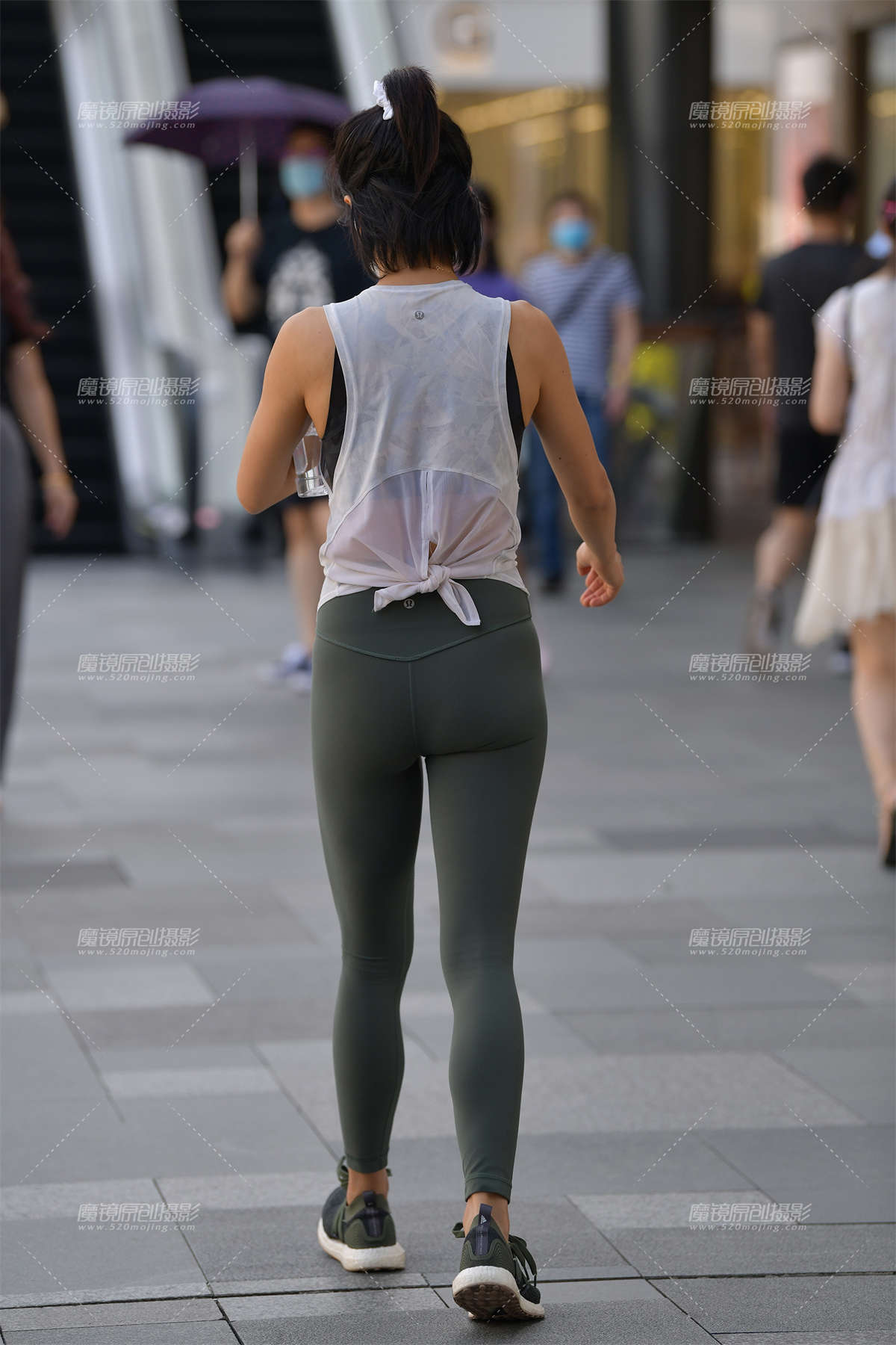 图片[2]-墨绿色紧身裤-日更街拍