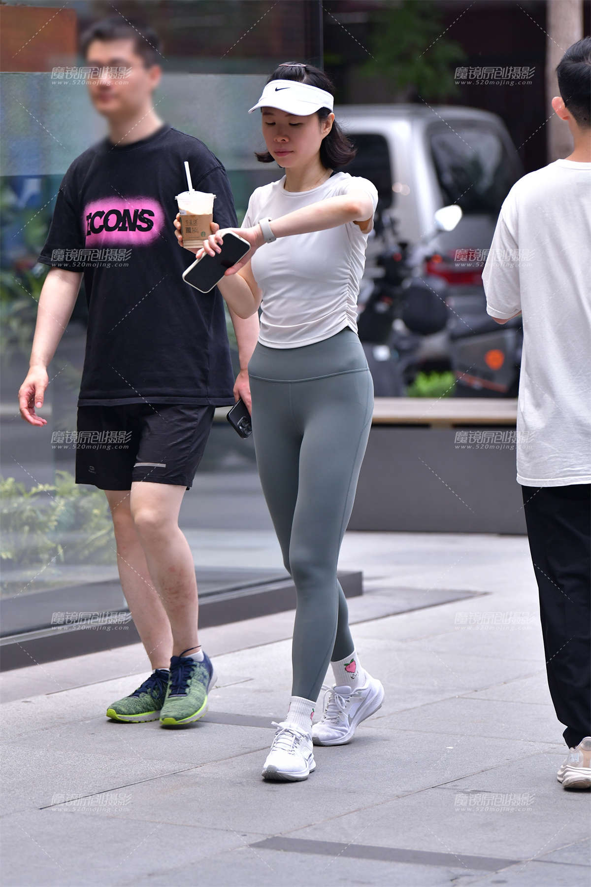 图片[2]-★苗条灰绿紧身裤美女-日更街拍