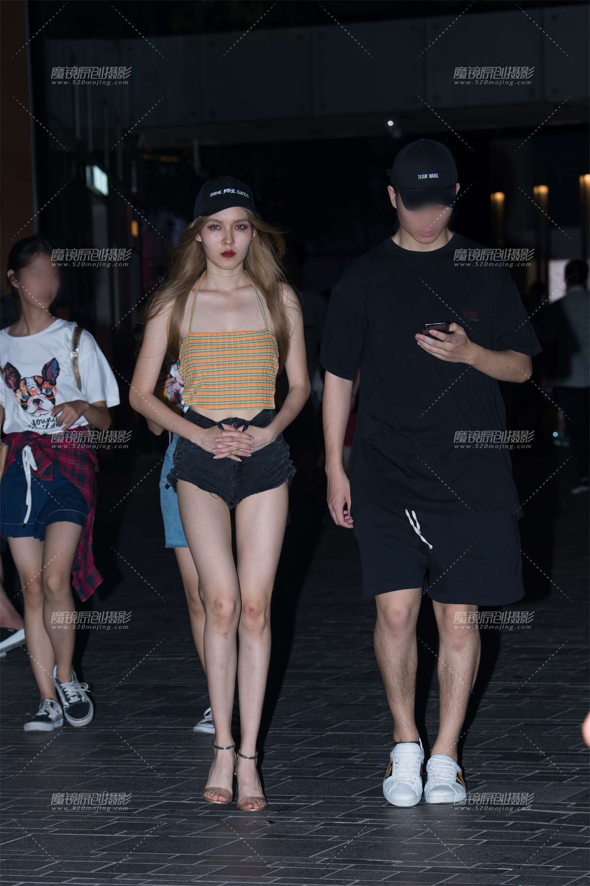 夜拍极品大长腿美女-日更街拍