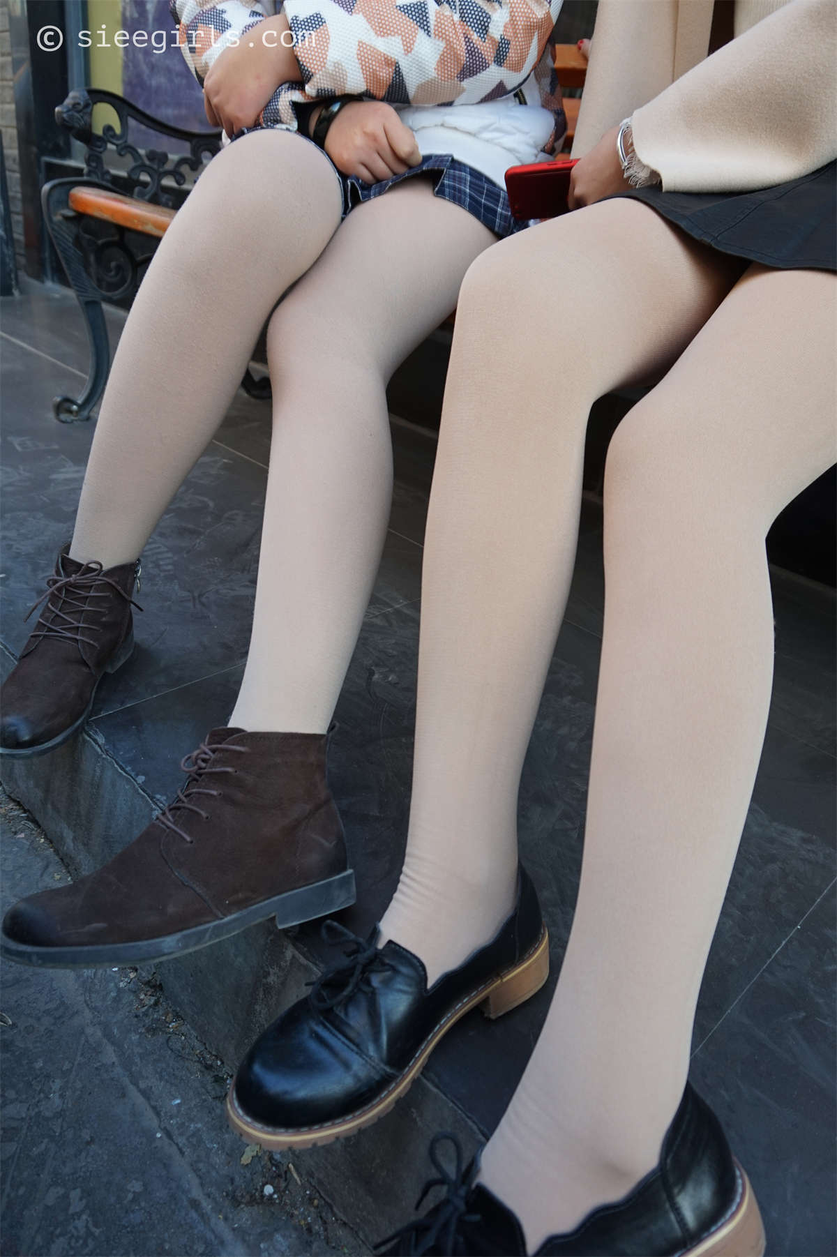 图片[2]-SIEE丝意新刊 NO.016 曦曦思思 冬日午后-日更街拍