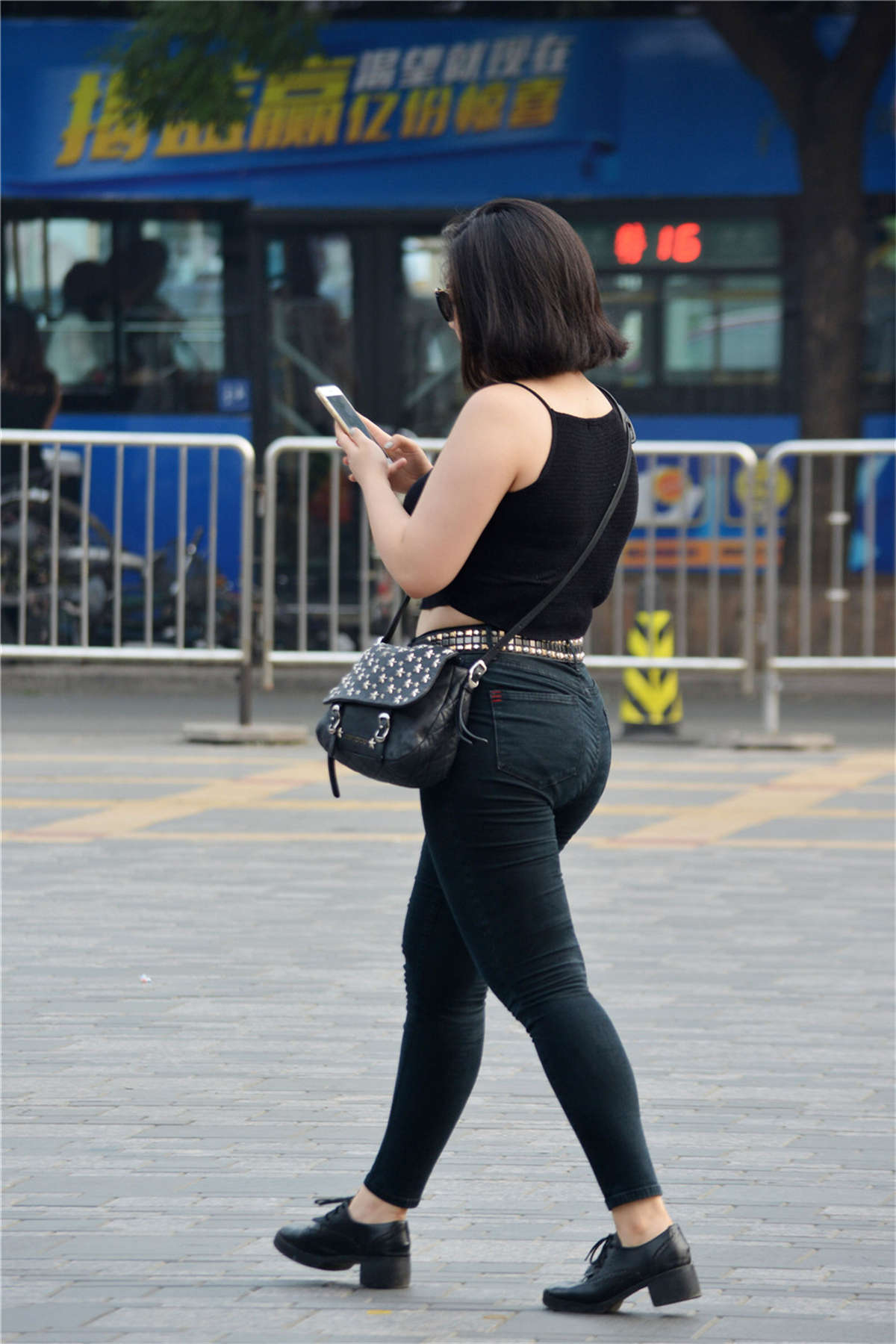 图片[2]-10-19 好臀型-日更街拍