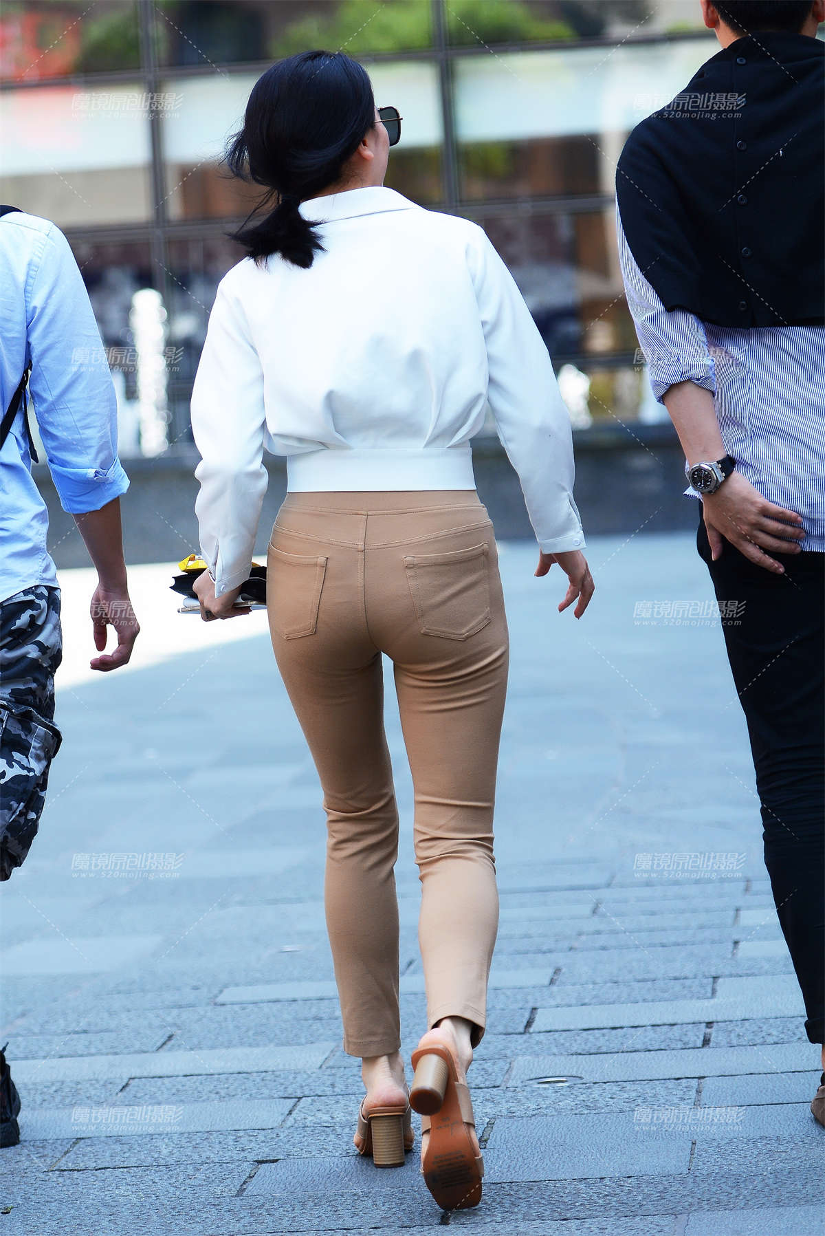 图片[2]-米色紧身裤-日更街拍