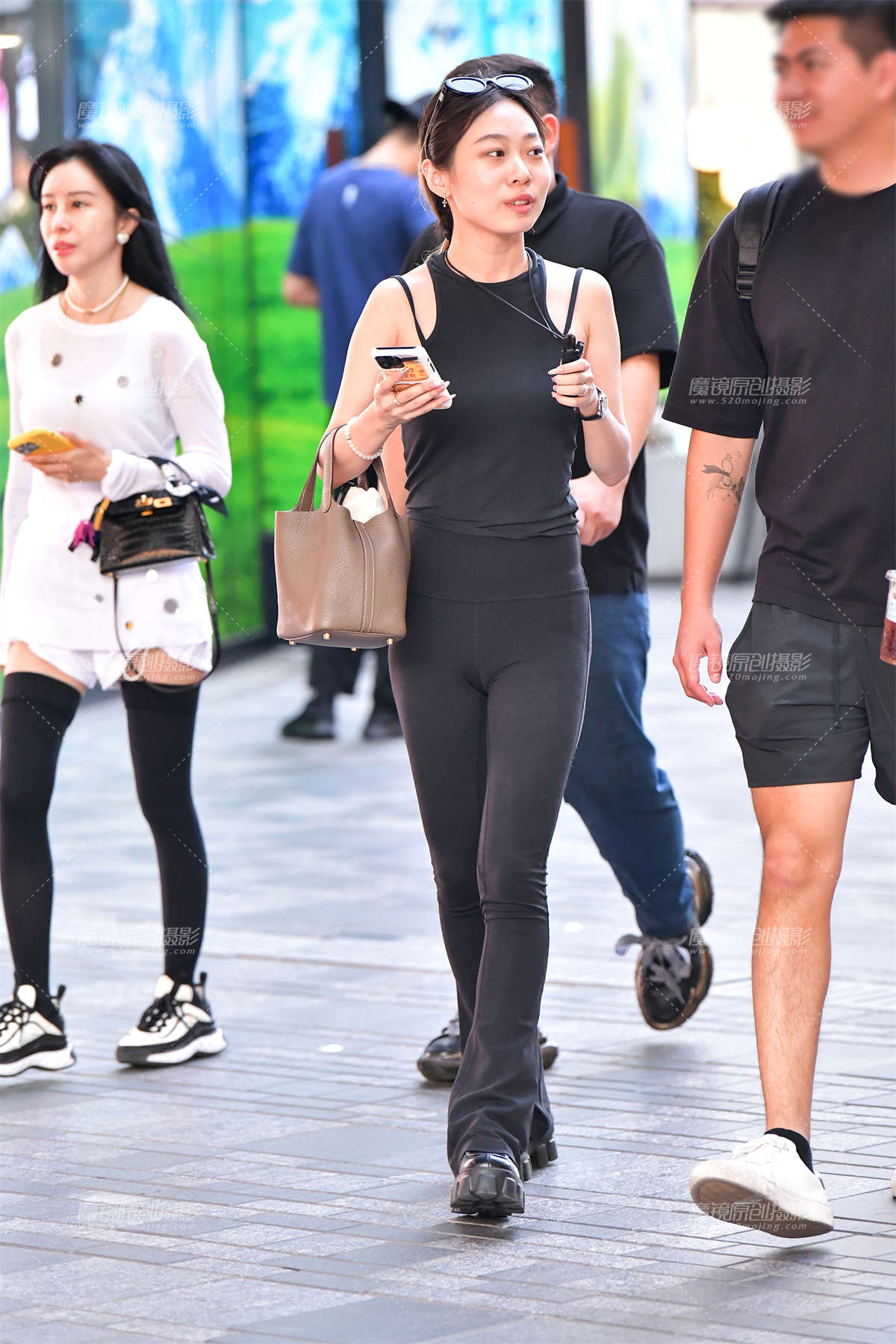 图片[2]-★苗条紧身裤美女-日更街拍