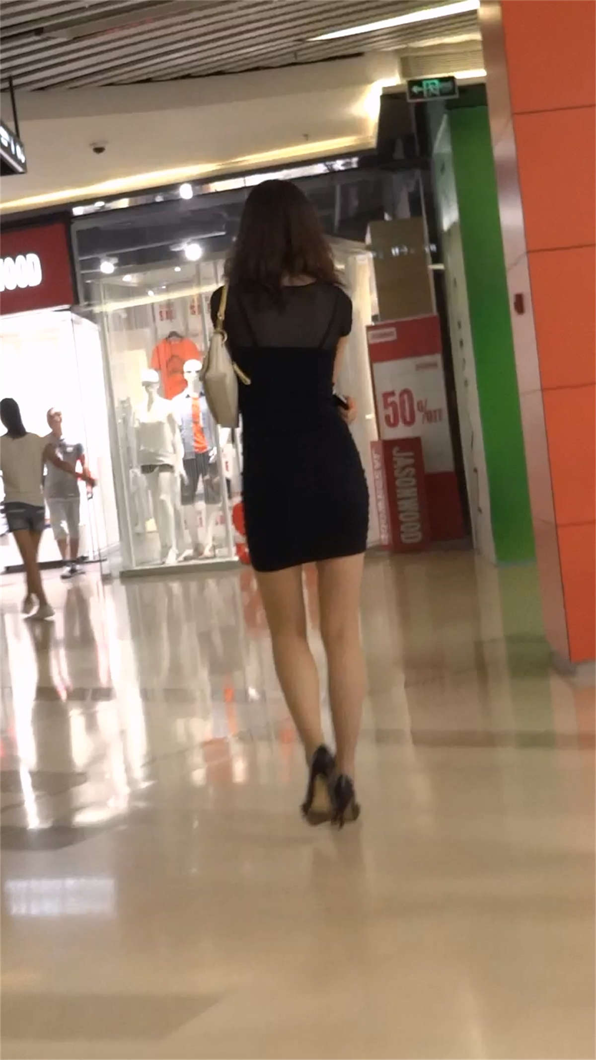 图片[2]-极品黑色包臀裙美女-日更街拍