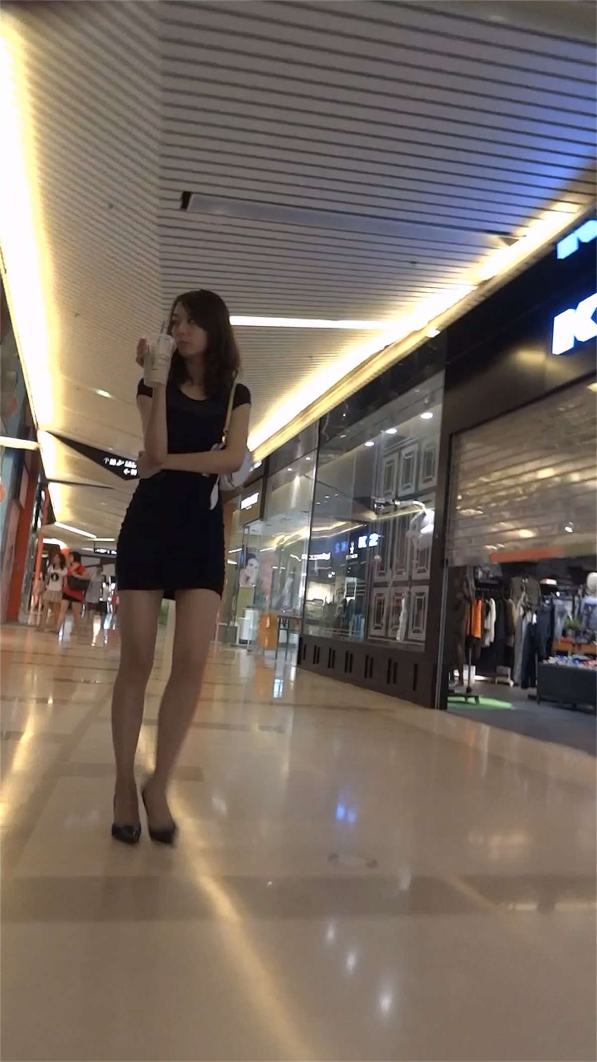 极品黑色包臀裙美女-日更街拍
