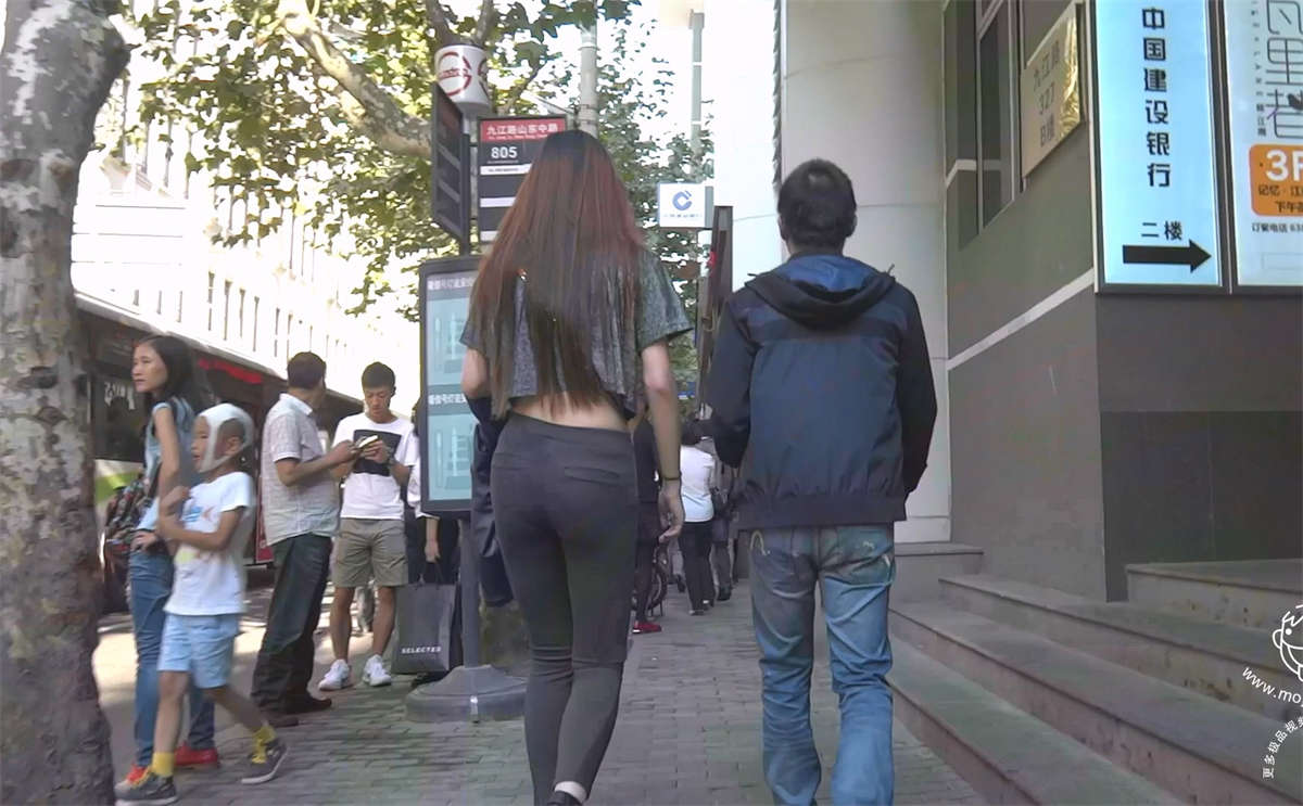 图片[2]-气质个性的黑色紧身裤御姐美女-日更街拍