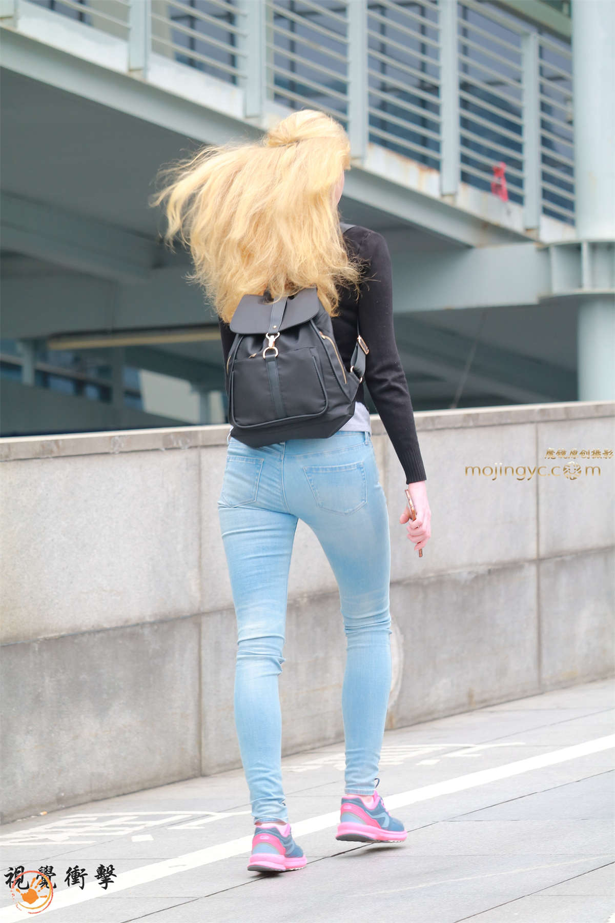 图片[2]-金黄色头发 牛仔紧身裤-日更街拍