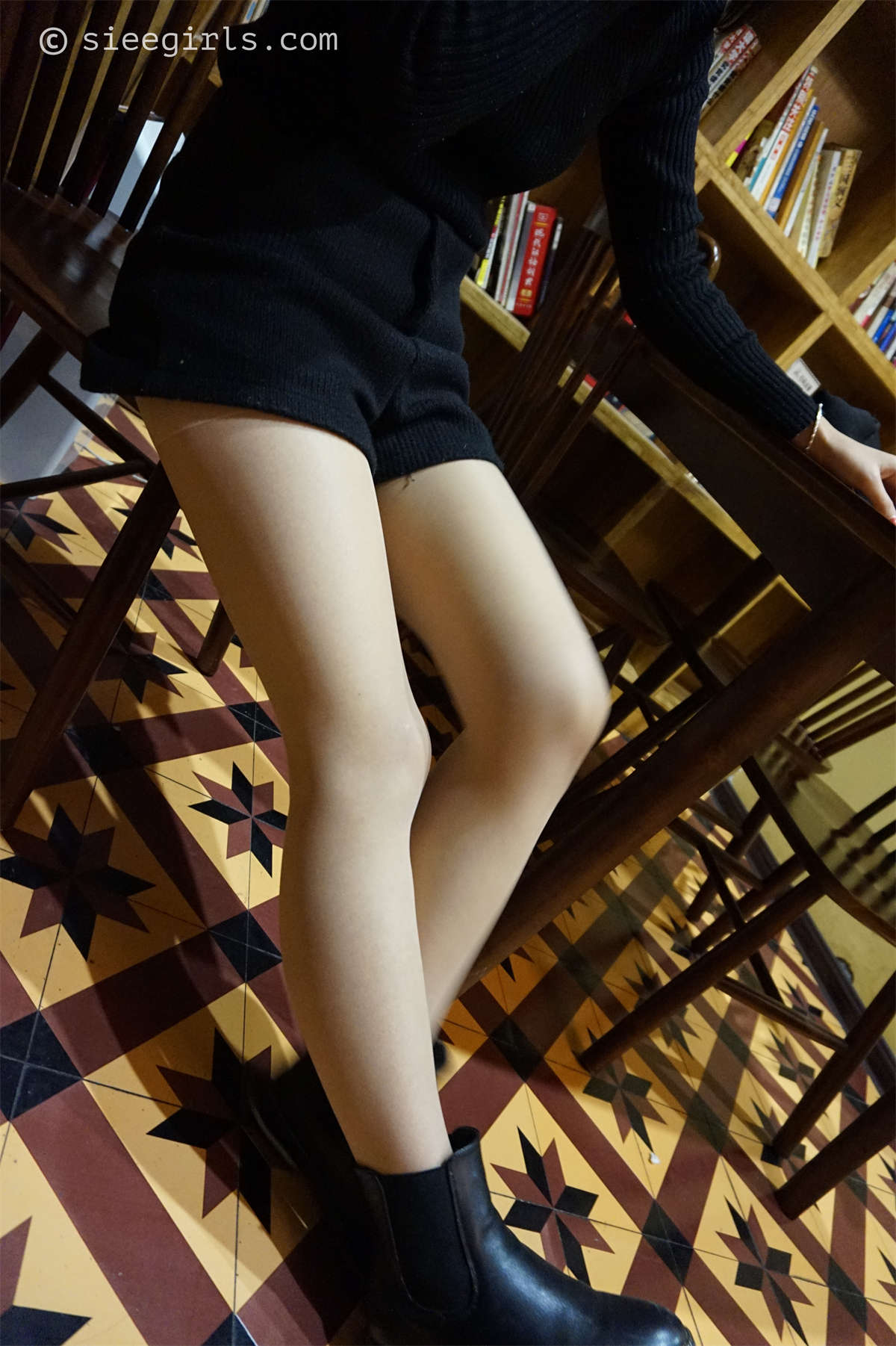 图片[2]-SIEE丝意新刊 NO.017 琦琦 咖啡馆-日更街拍