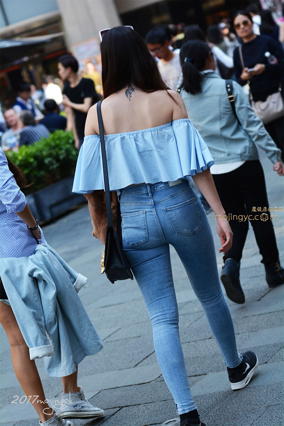 图片[2]-咔喳赛28 紧身牛仔-日更街拍