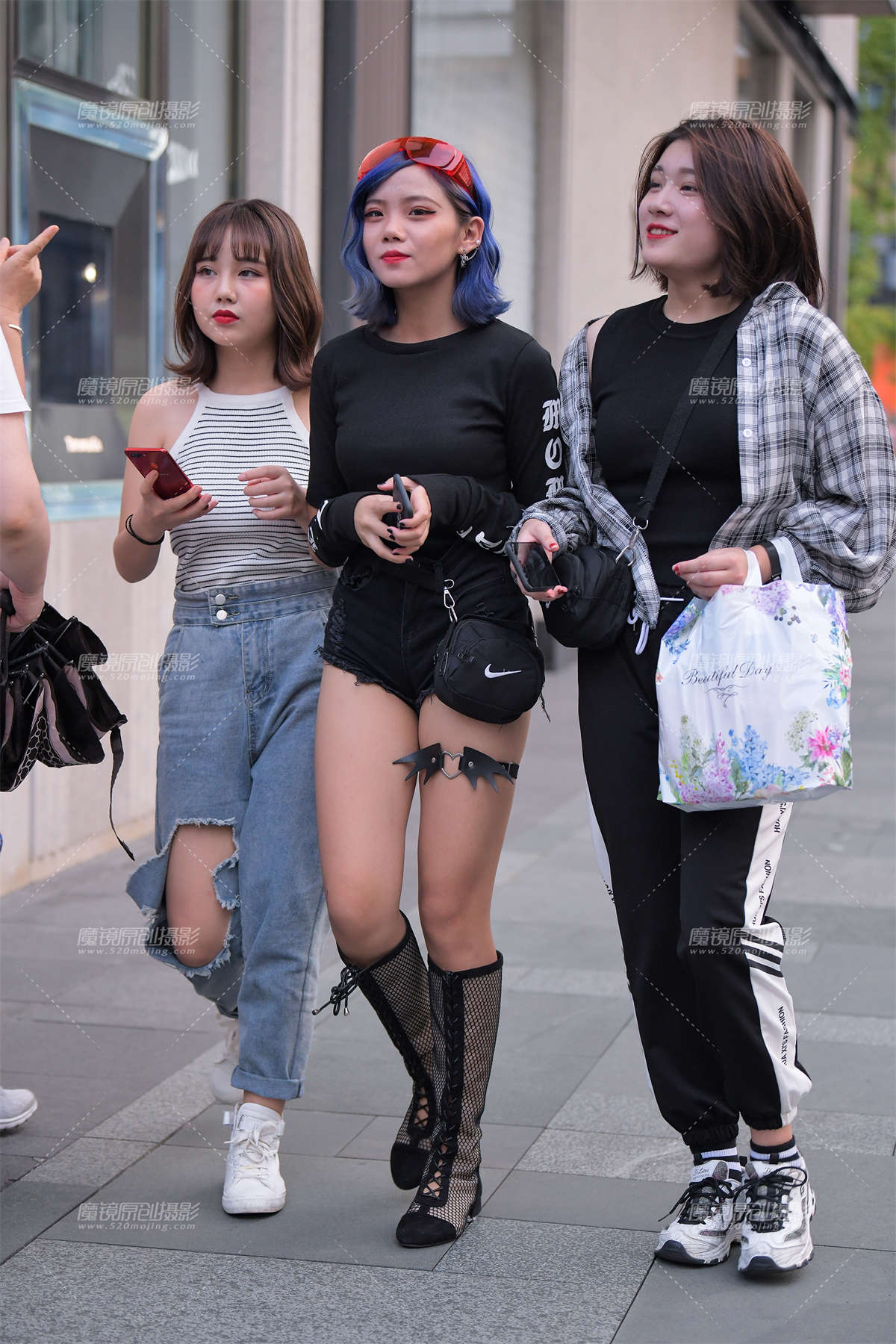 黑色热裤翘臀-日更街拍