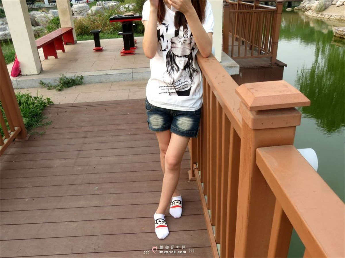 MZSOCK-2018 No.23 热裤白皙美腿短袜嫩脚女生【第二季】-日更街拍