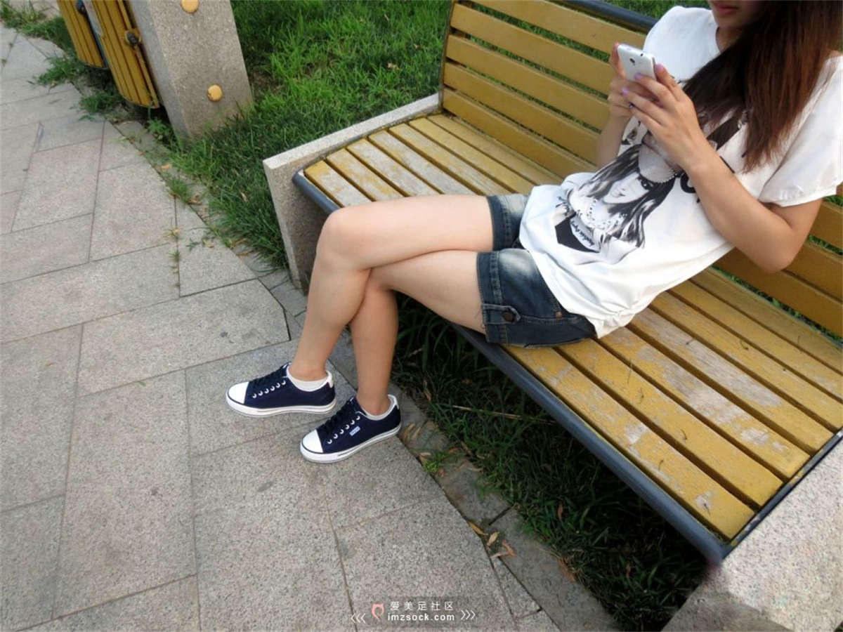 图片[2]-MZSOCK-2018 No.23 热裤白皙美腿短袜嫩脚女生【第二季】-日更街拍