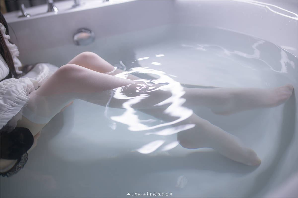 知名Coser-雪琪SAMA No.32 女仆水下版-日更街拍