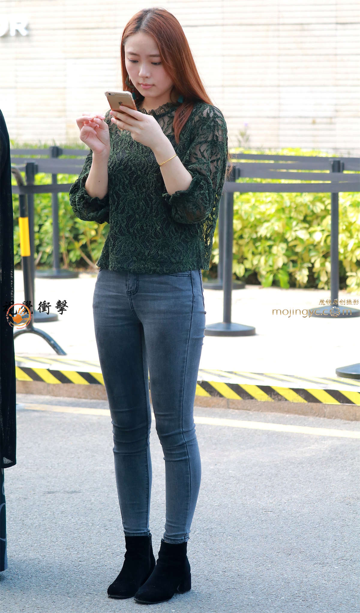 紧身牛仔裤 靓丽身材比例好-日更街拍