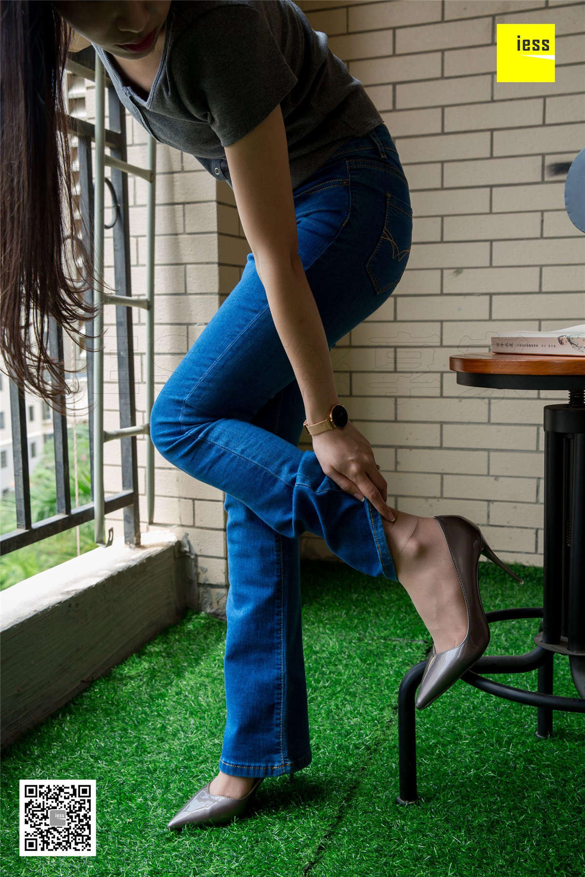 图片[2]-IESS异思趣向 丝享家236期：辣妈的喇叭裤短丝辣妈君君-日更街拍