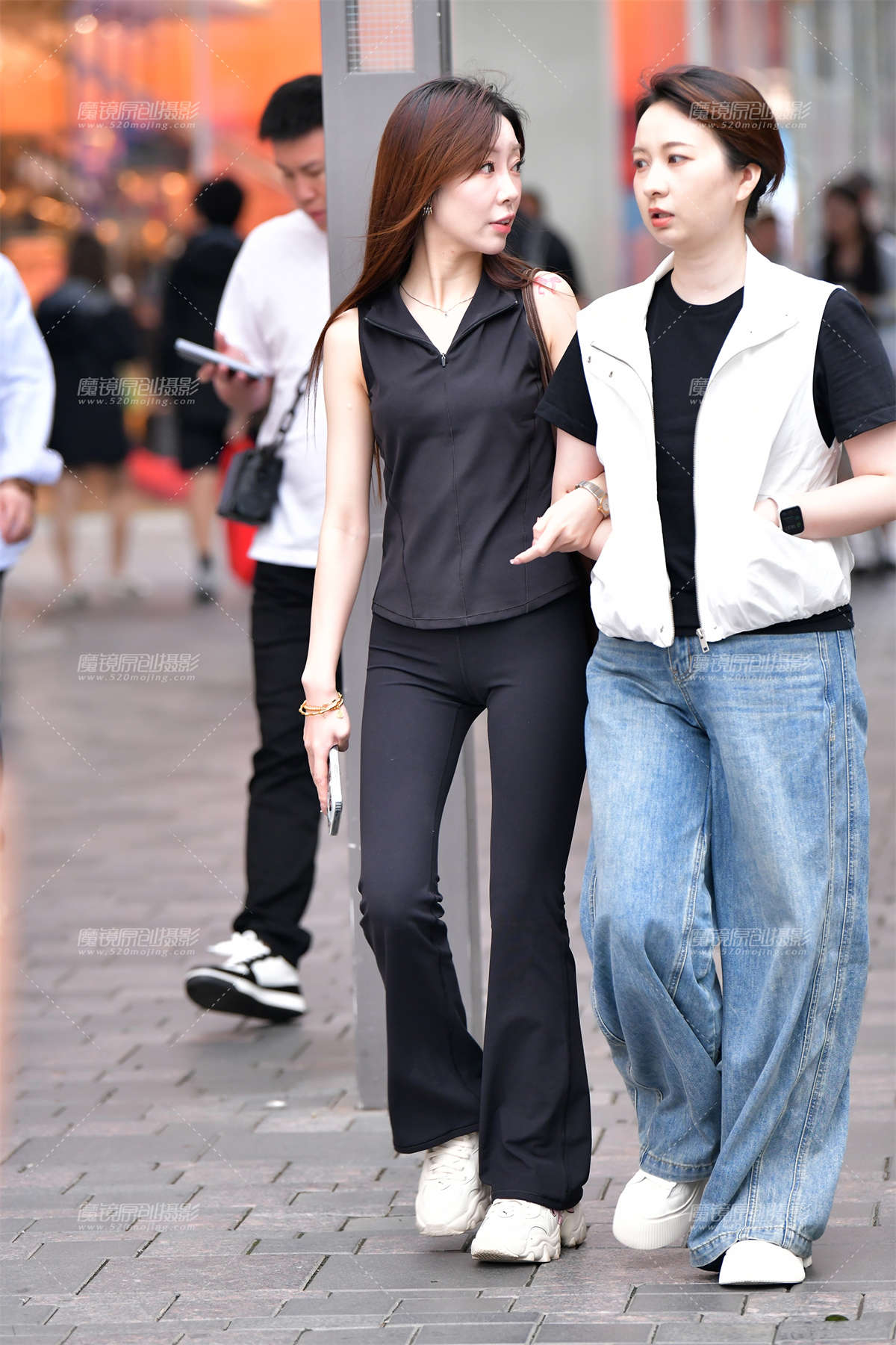 图片[2]-★苗条长发紧身裤美女-日更街拍