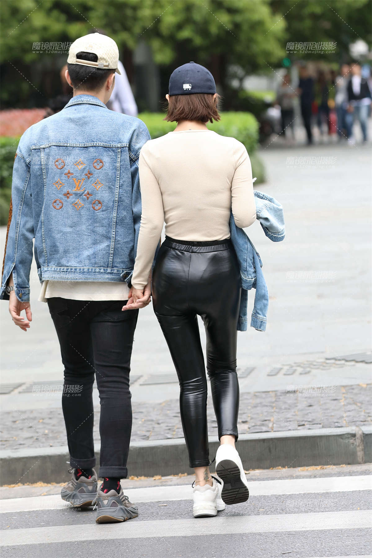 图片[2]-【欧阳幽明赛帖】性感紧身皮裤美女-日更街拍