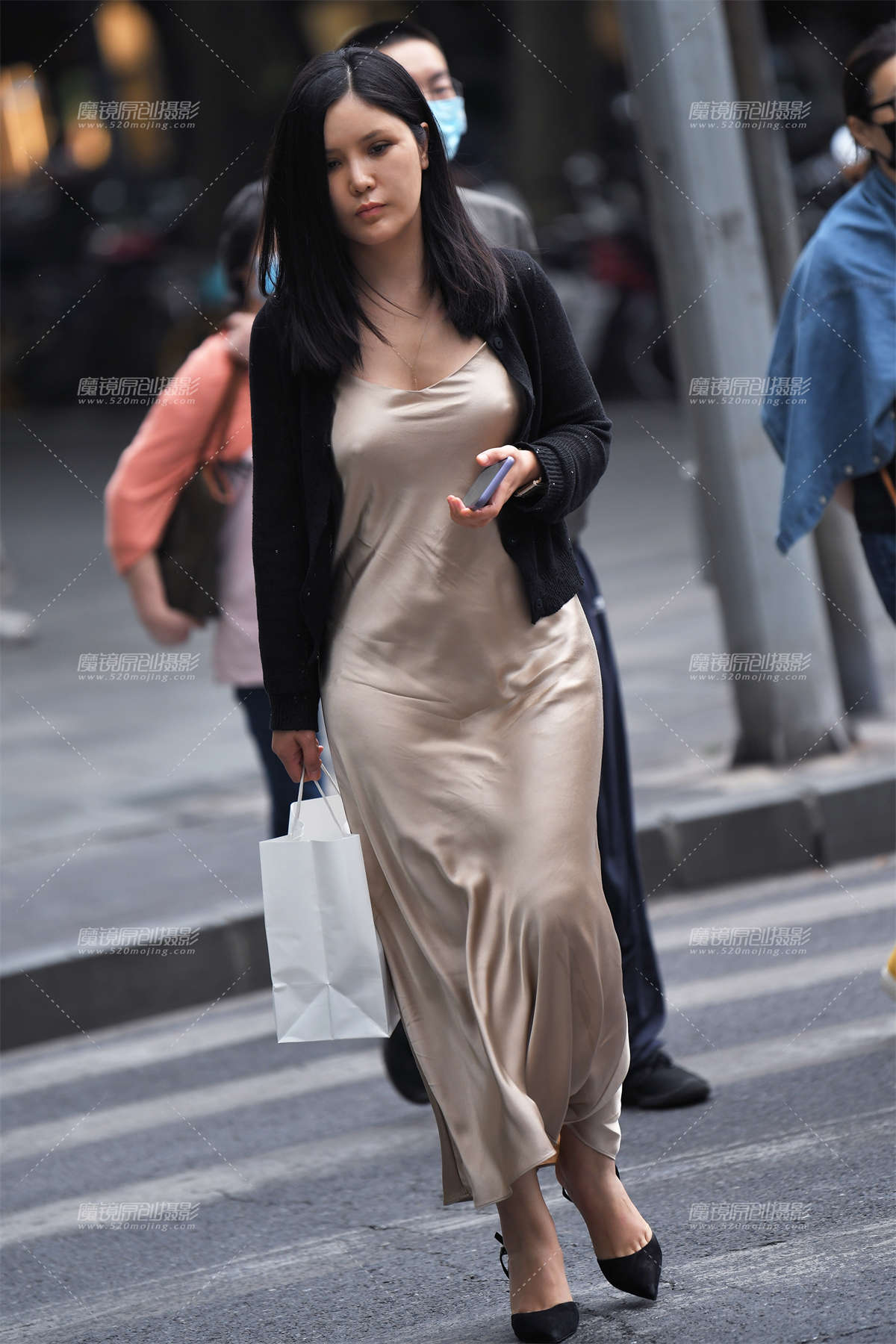 【咔喳赛帖】轻风吹抚着长裙-日更街拍