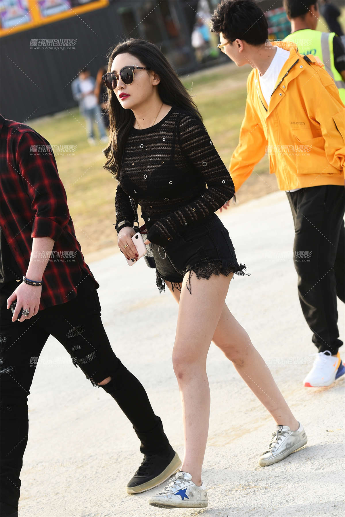 墨镜热裤赶场子去-日更街拍